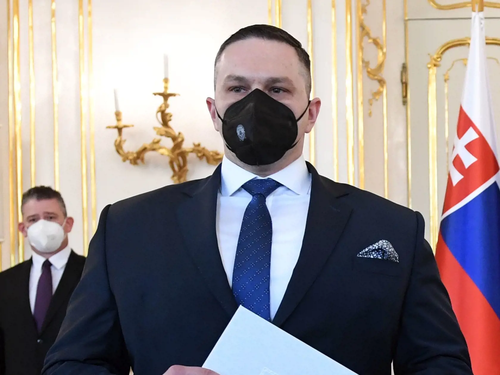Šéf SIS Michal Aláč odmieta protizákonné praktiky tajnej služby. Podľa Aláča si SIS plní povinnosti tak ako má a informácie ktoré získa posúva na tie miesta, kam patria.