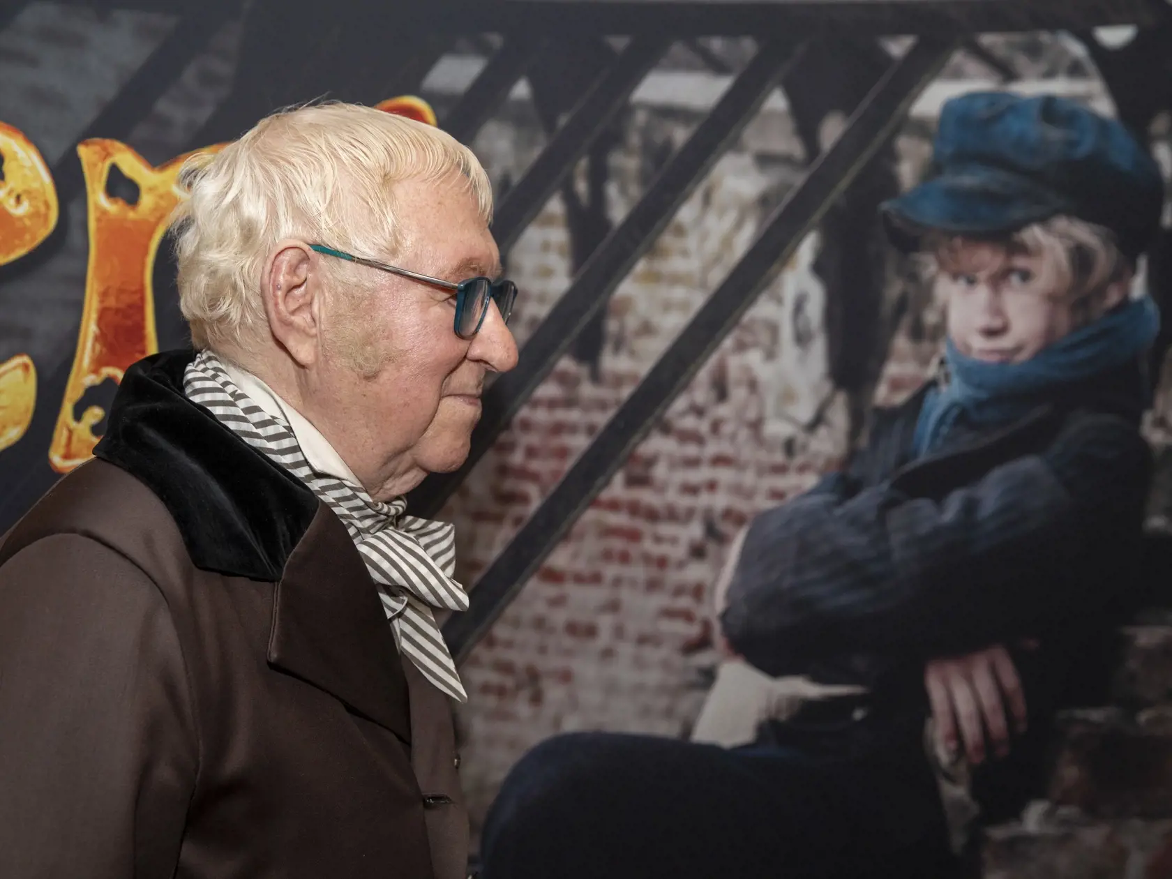  Na snímke je premiéra muzikálu Oliver.
Herec Karol Čálik
