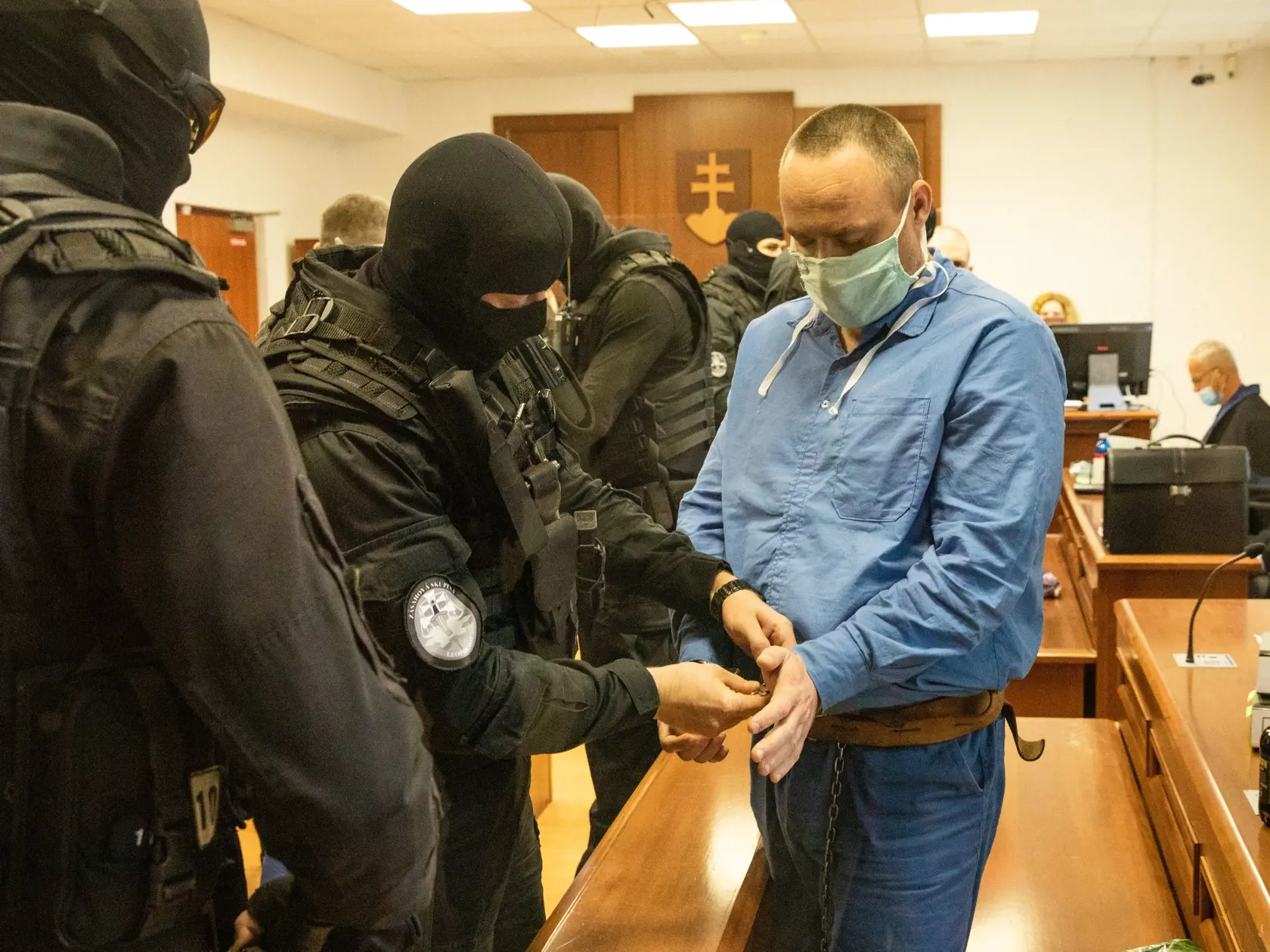 Na snímke je Špecializovaný trestný súd v Pezinku kde pokračuje pojednávanie v prípade objednávky viacerých vrážd u gangu Sátorovcov, ktoré si mal objednať starosta Dolného Chotára František Dora.