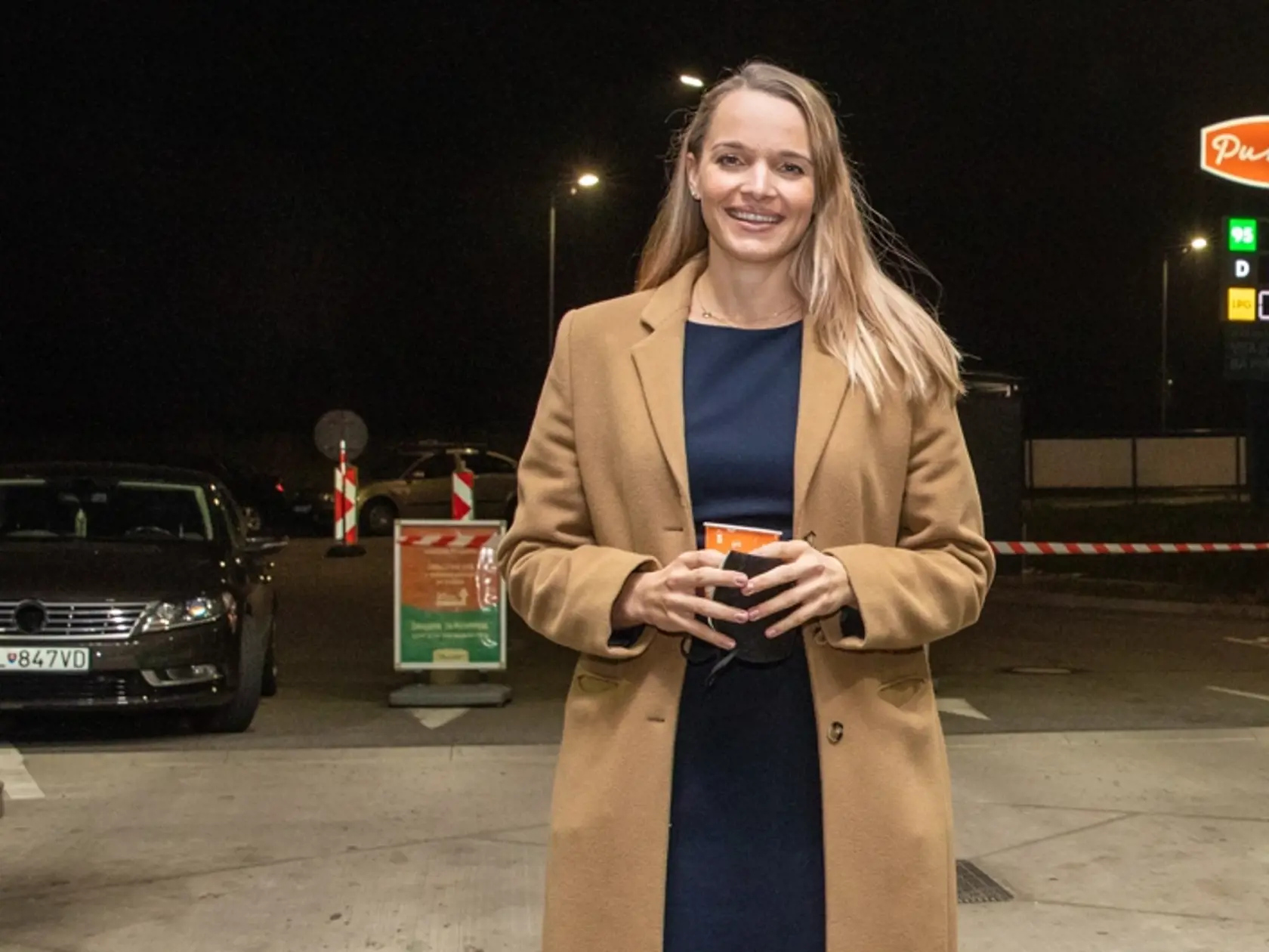 Na snímke je poslankyňa Národnej rady Slovenskej republiky Romana Tabák  počas natáčania komediálneho seriálu Pumpa.