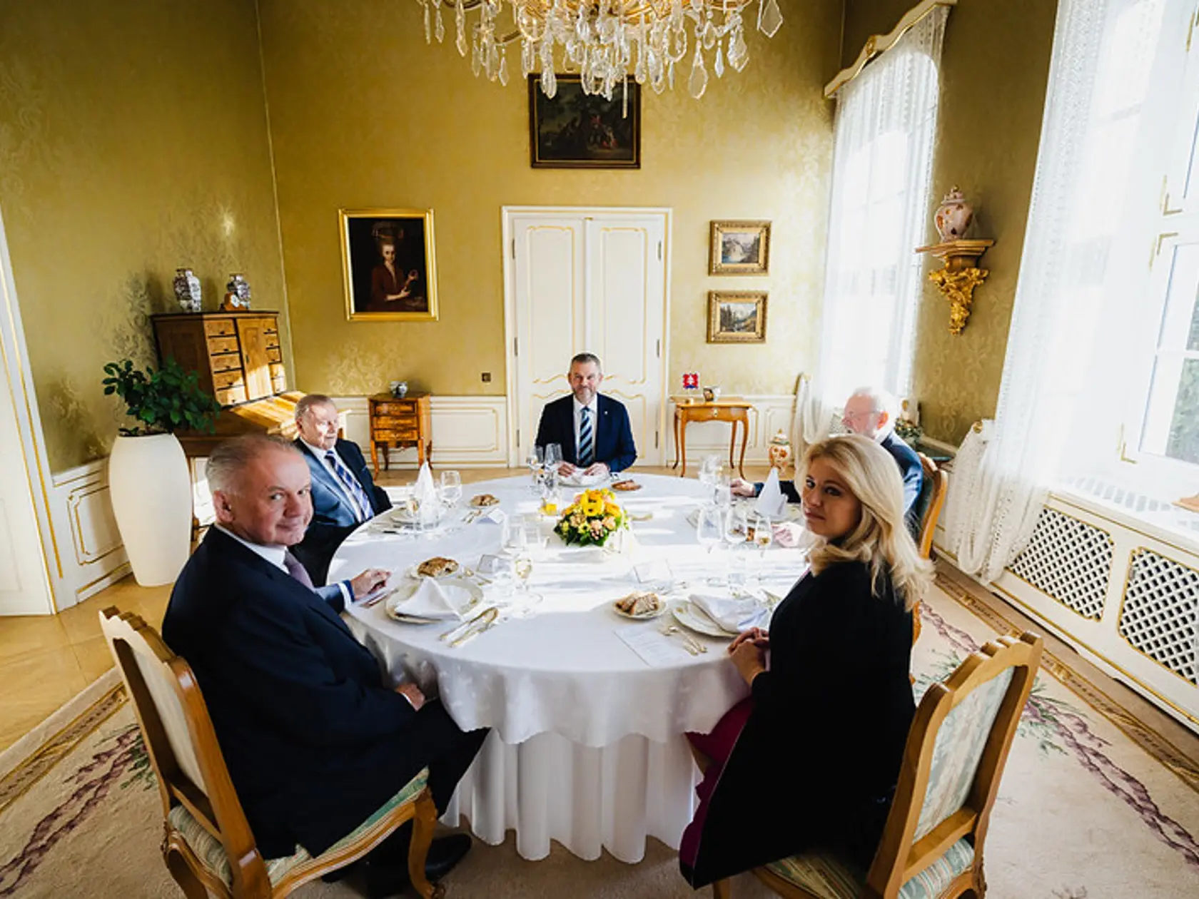 Prvý spoločný novoročný obed prezidentov, ktorých hostil Peter Pellegrini.