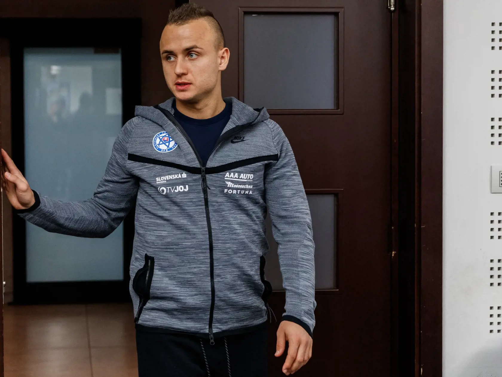Na snímke Stanislav Lobotka počas tlačovej konferencie pred odletom národného tímu na turnaj Kráľovský pohár v Bangkoku.