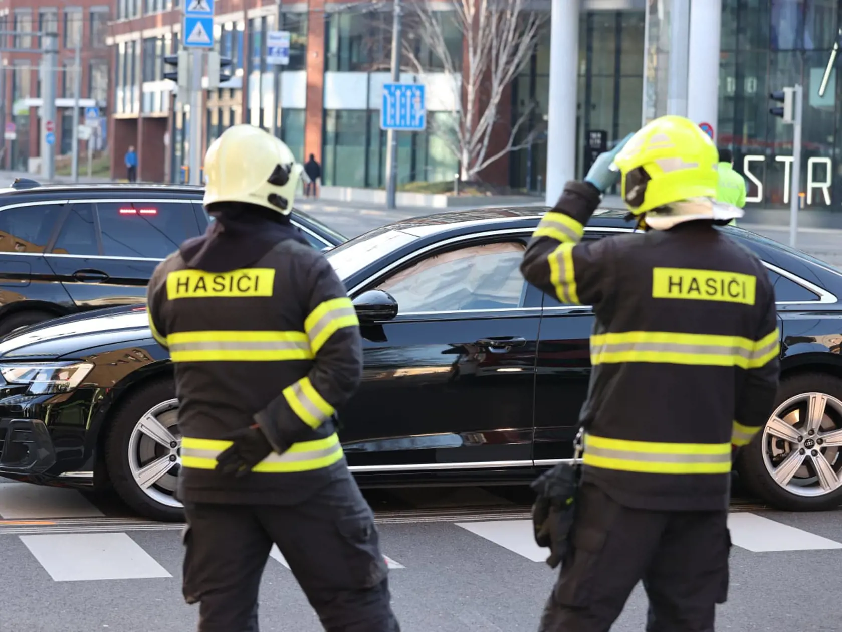 Minister financií Ladislav Kamenický mal v Bratislave autonehodu. Ku kolízii došlo 3. februára 2025 v ranných hodinách na križovatke pri Mlynských Nivách. Na mieste zasahovali i hasiči.