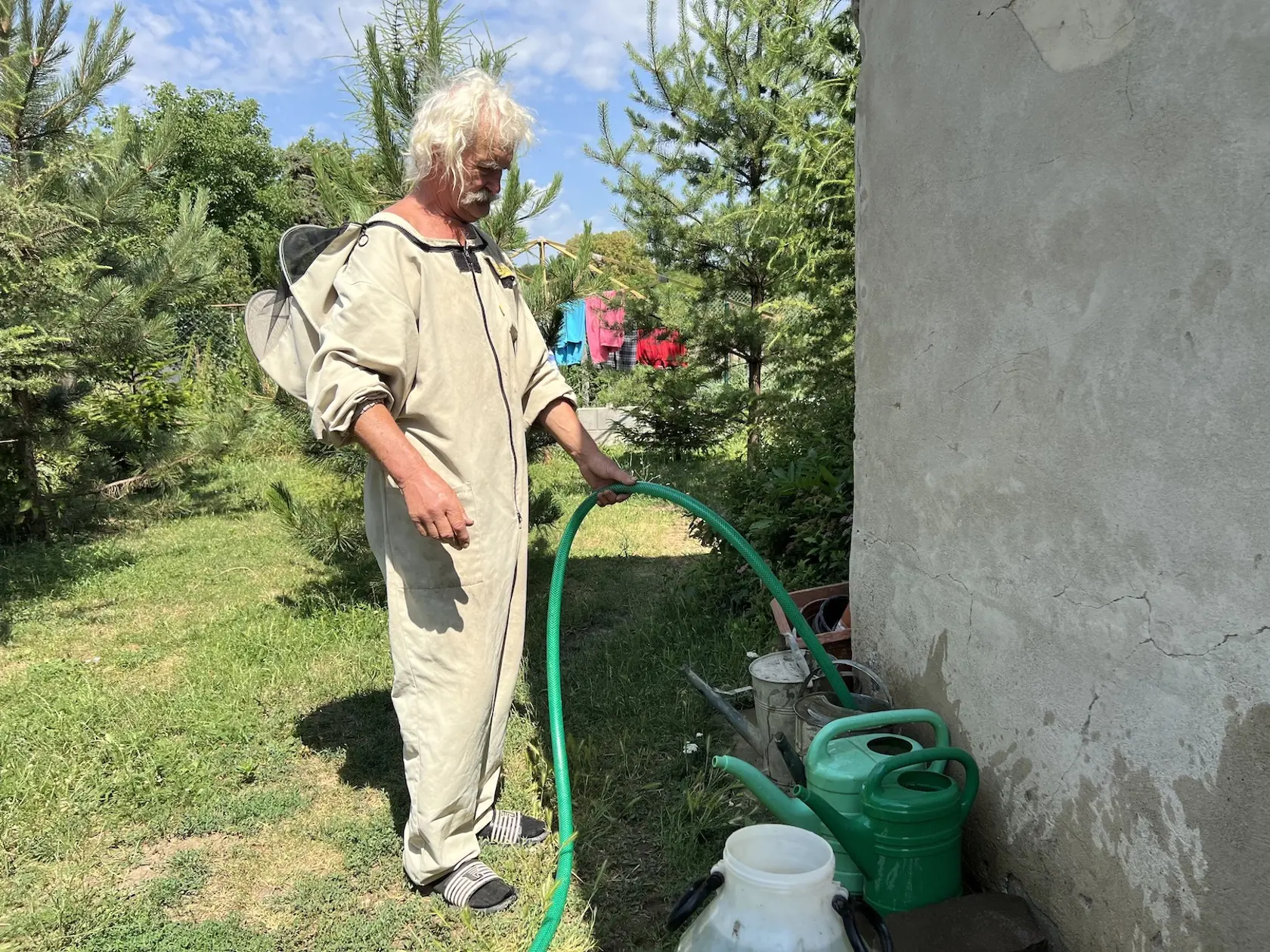 Problém veľkého sucha už veľmi dávno trápi aj obec Terany, čo potvrdzuje včelár Ivan Talaj.
