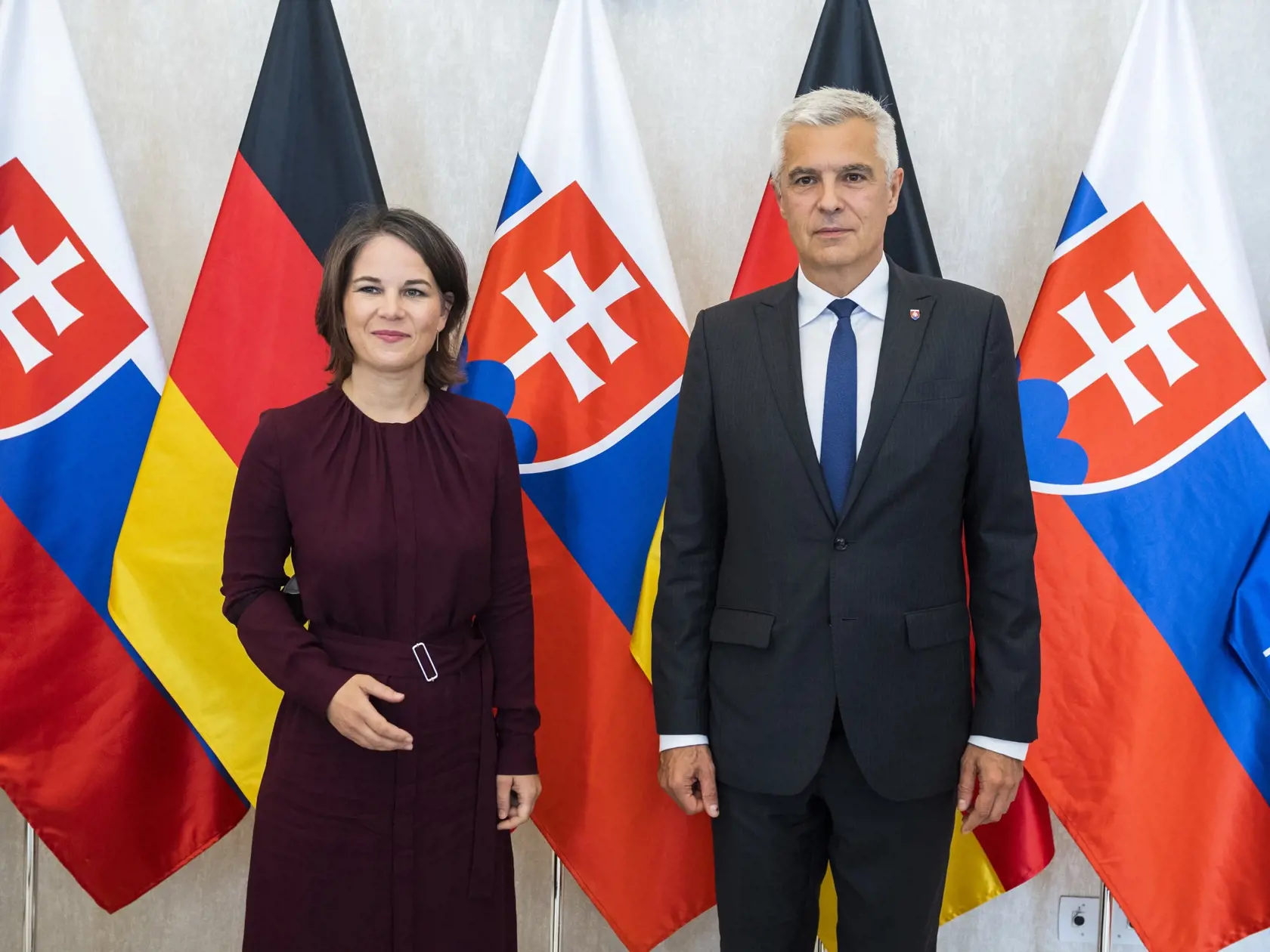 Na snímke vpravo minister zahraničných vecí a európskych záležitostí SR Ivan Korčok (nominant SAS) a vľavo nemecká šéfka diplomacie Annalena Baerbocková počas stretnutia v Bratislave 26. júla 2022. FOTO TASR - Jaroslav Novák