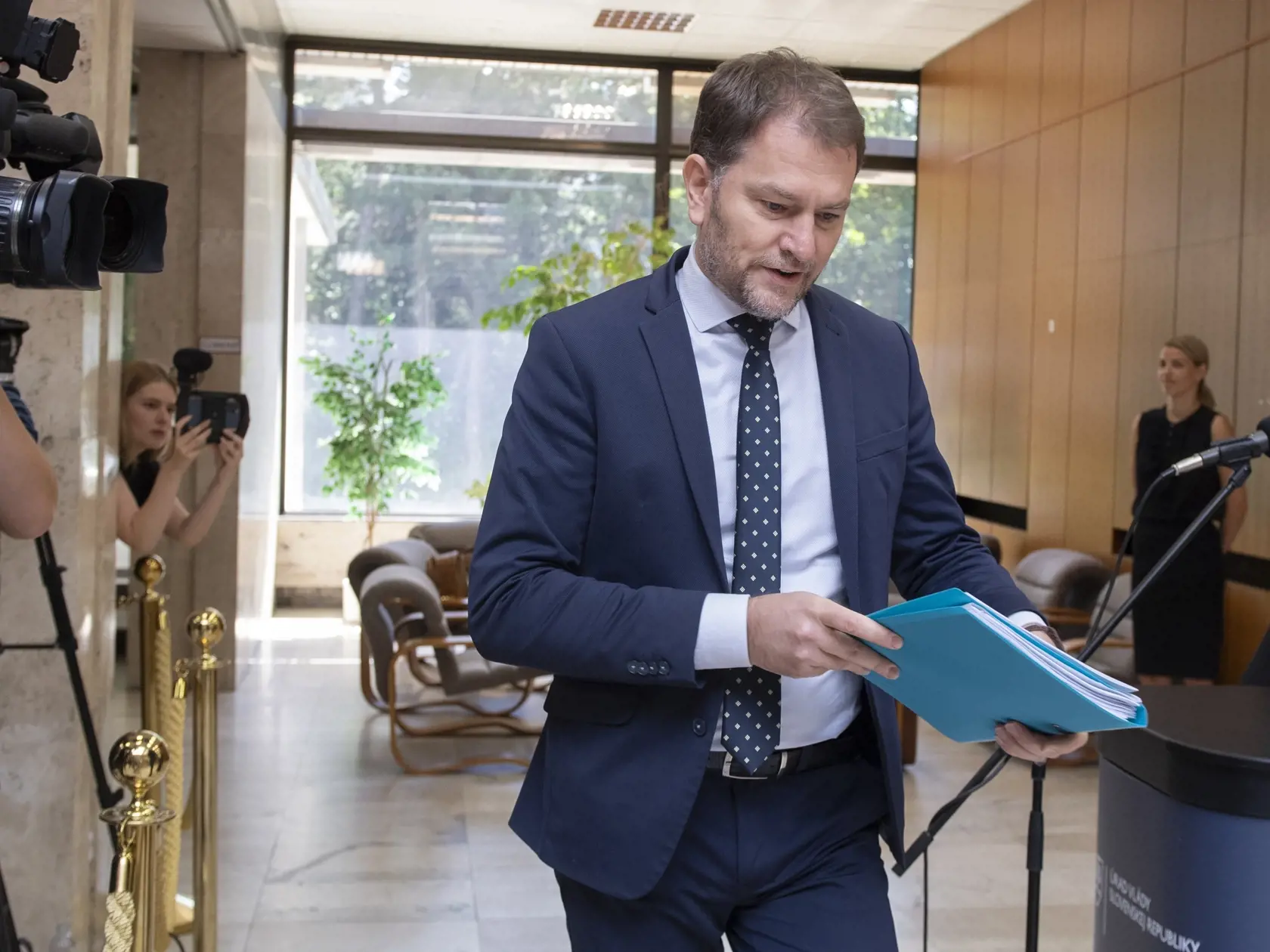 Na snímke podpredseda vlády a minister financií SR Igor Matovič pred zasadnutím vlády SR 15. júna 2022 v Bratislave. FOTO TASR - Pavel Neubauer