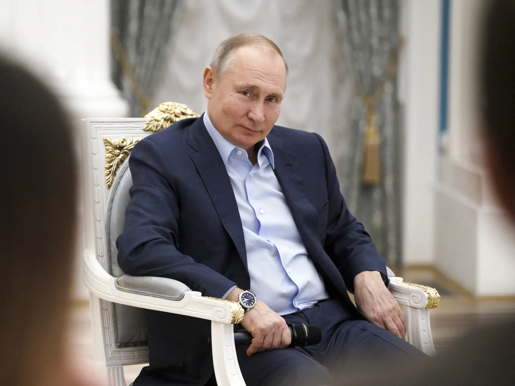 WA 29 Moskva - Ruský prezident Vladimir Putin počúva počas stretnutia s účastníkmi národnej dobrovoľníckej kampane "Sme spolu" v Moskve vo štvrtok 4. marca 2021. FOTO TASR/AP
Russian President Vladimir Putin listens during a meeting with participants of the 'We Are Together 'nationwide volunteer campaign in the Kremlin in Moscow, Russia, Thursday, March 4, 2021. (Alexei Druzhinin, Sputnik, Kremlin Pool Photo via AP)