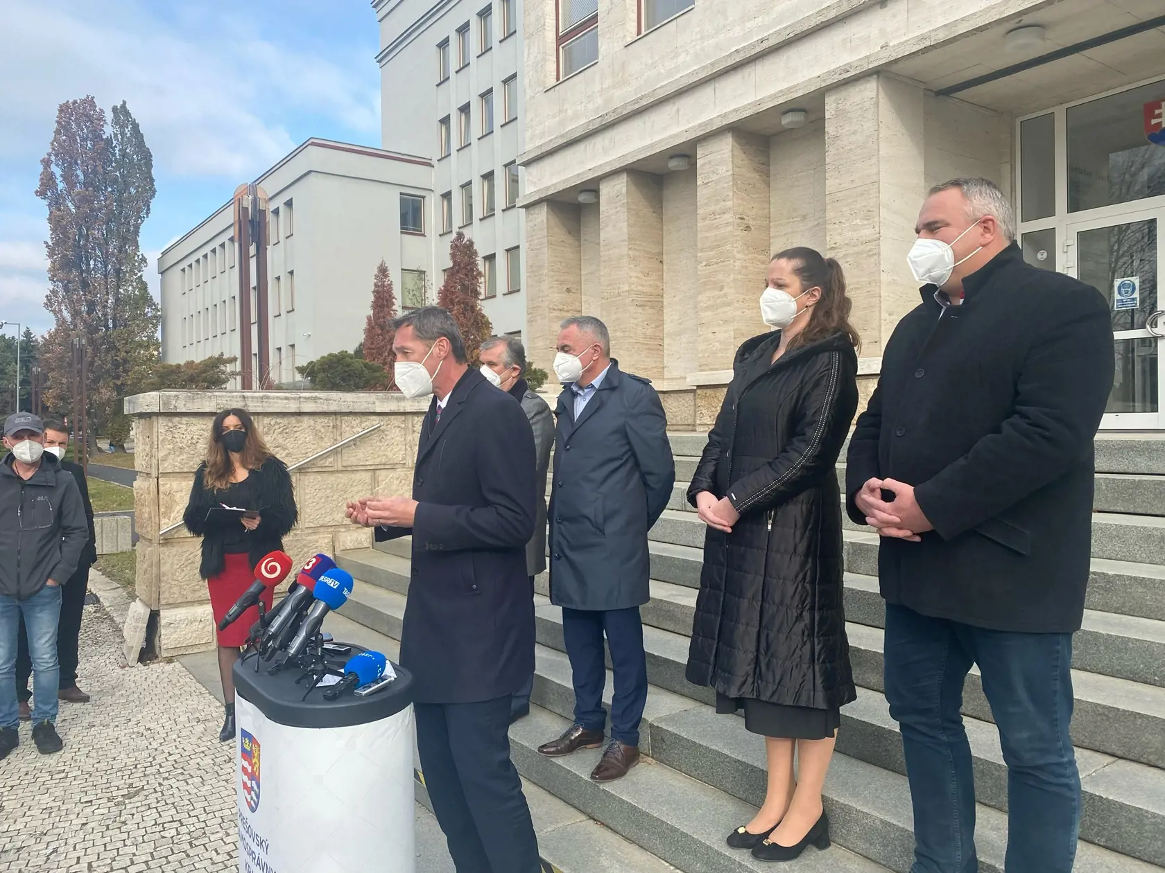Župan Prešovského samosprávneho kraja (PSK) Milan Majerský vyzýva politikov, aby sa nevyjadrovali namiesto odborníkov ku covidu.