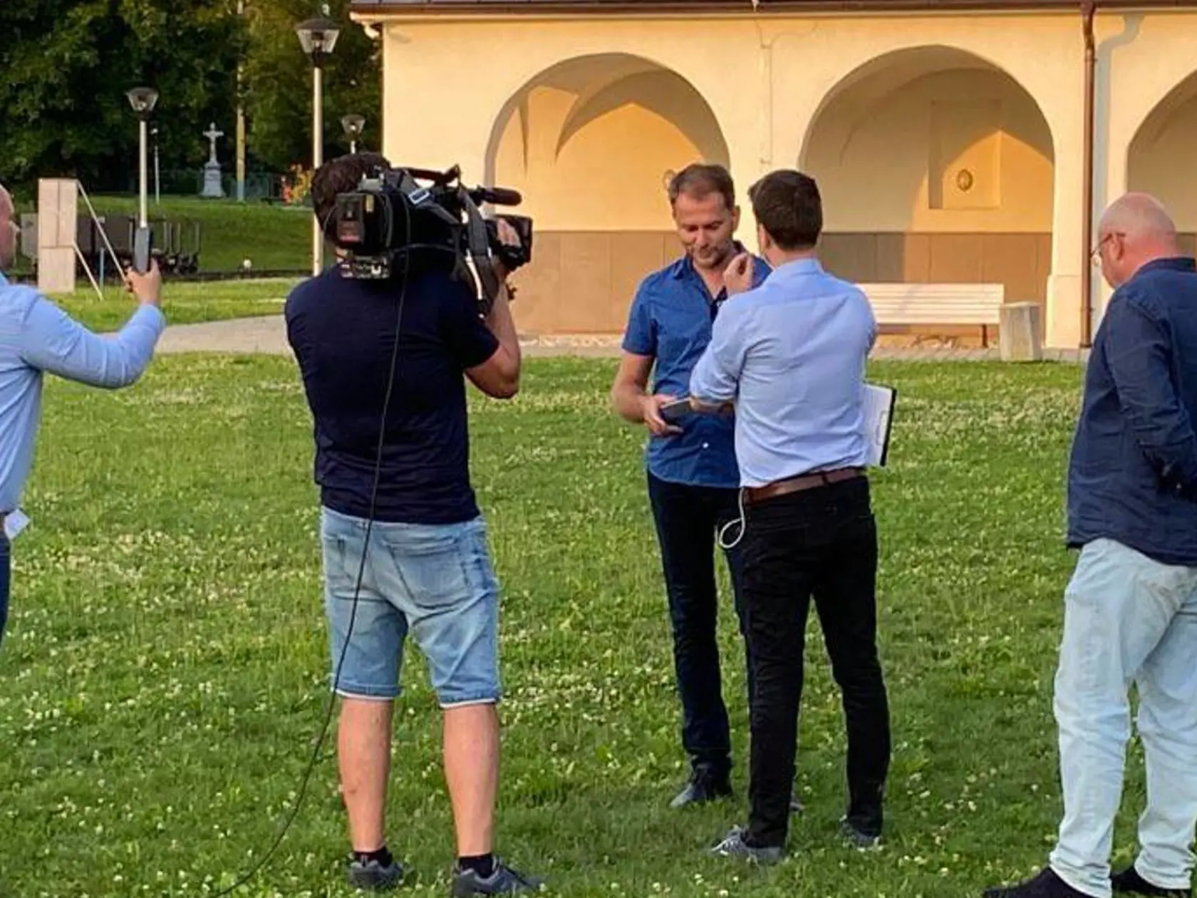 Matovič po stretnutí s pani Zuzanou, ktorá nevyhrala kvôli posunu signálu v internetovom vysielaní RTVS: Nikomu to nenapadlo!