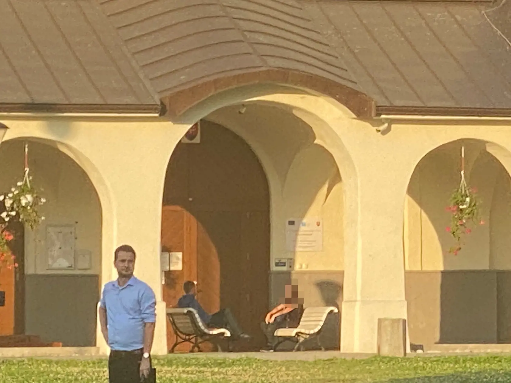 Advokát Patrik Benčík z Prešova tvrdí, že podľa vtedy platného štatútu, ak na výhru nevznikol nárok, v záujme odstránenia tvrdosti pravidiel súťaže mohlo MF SR rozhodnúť o tom, že výhra bude súťažiacemu vyplatená.