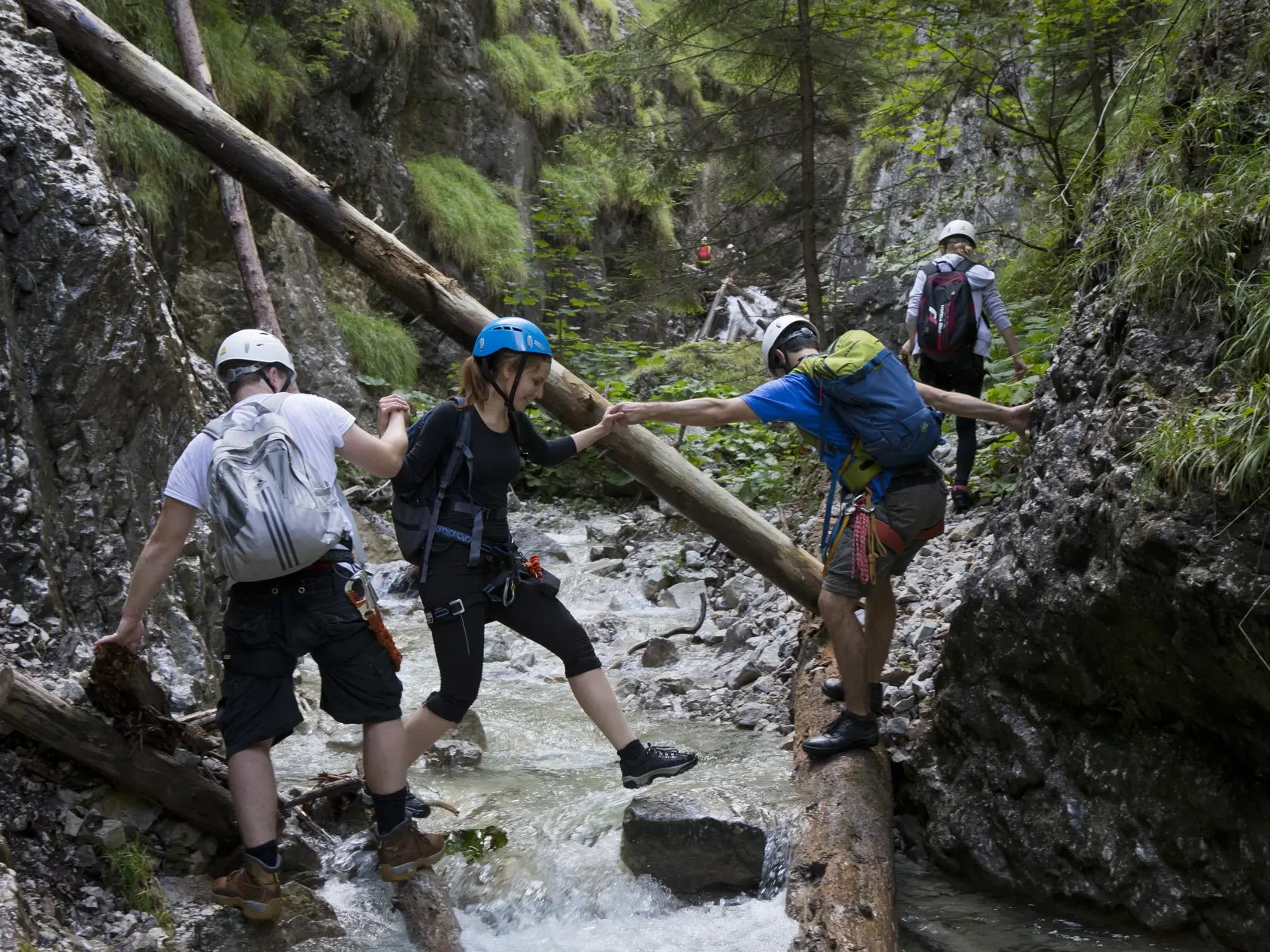 Slovensky raj - Ferrata Kysel. Otvorenie novej zaistenej turistickej cesty v Slovenskom raji v casti rokliny Kysel, ktora bola pre verejnost uzavreta od roku 1976 z dovodu rozsiahleho poziaru. V rokline za poslednych 40 rokov nebol ziadny zasah cloveka.