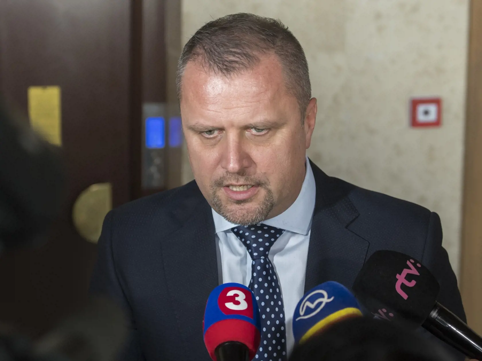 Na snímke podpredseda NR SR Andrej Hrnčiar (Most-Híd) počas brífingu s novinármi v NR SR 14. marca 2018 v Bratislave. FOTO TASR - Martin Baumann