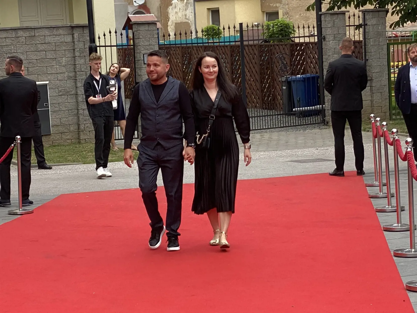 Príchod hostí na záverečný ceremoniál 30. ročníka medzinárodného festivalu Art Film Košice, na ktorom odovzdali ceny držiteľom honorárnych ocenení - Sergejovi Loznicovi, Antónii Liškovej a Marošovi Kramárovi a vyhlásili víťazov jednotlivých súťaží.