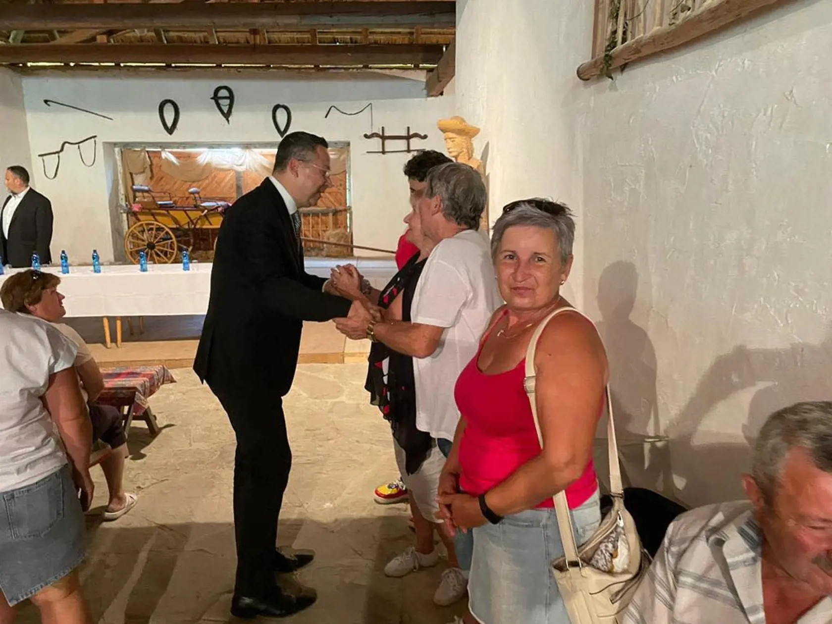 Pracovné stretnutie Smeru s potenciálnymi voličmi na východnom Slovensku sa zvrtlo na poriadnu zábavu.