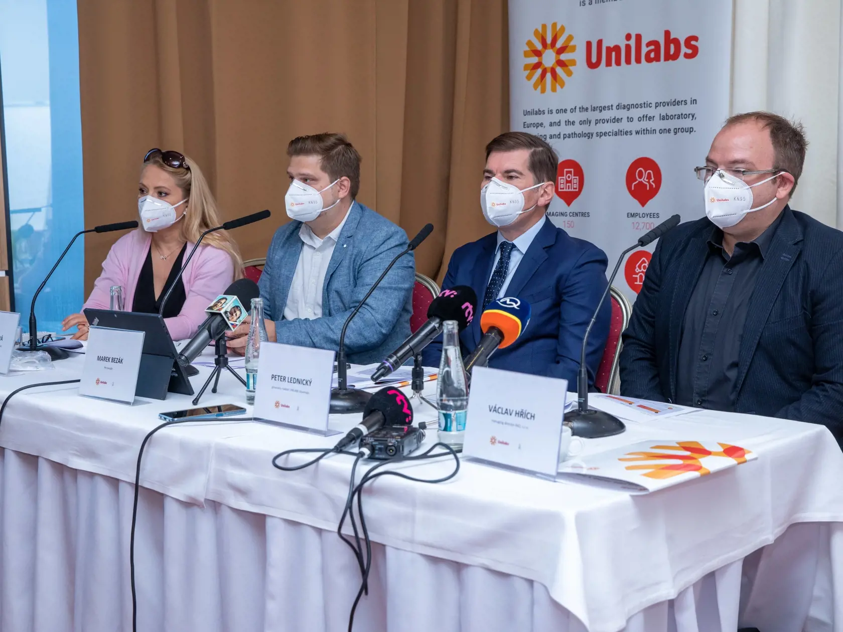 Na snímke je tlačová konferencia o prieskume o očkovaní Unilabs Slovakia, s.r.o. Na fotke je Lívia Franková marketingová riaditeľka, Marek Bezák PR manažér, Peter Lednický generálny riadiťel a Václav Hřích managing director.