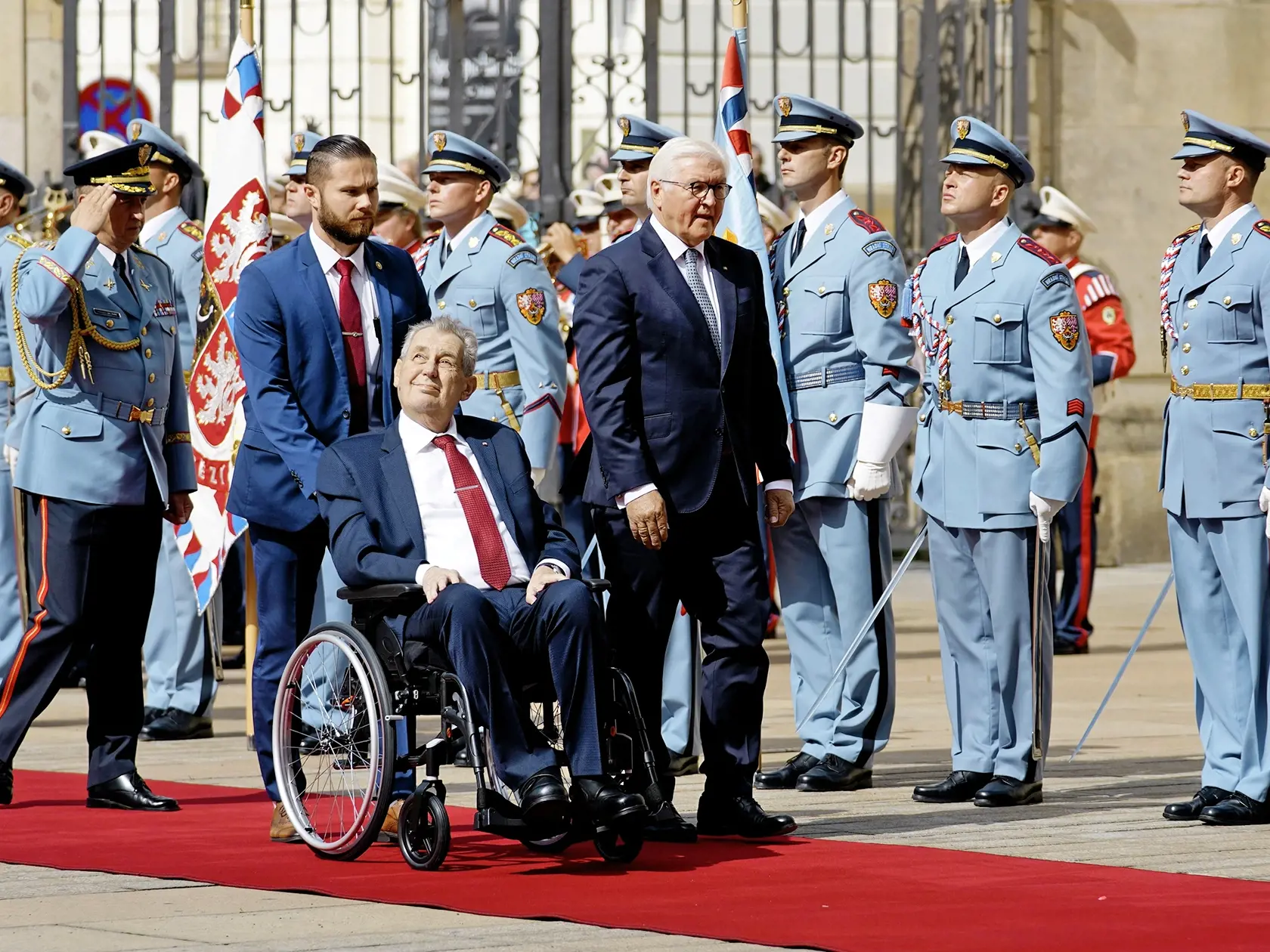 Od polovice apríla je Zeman na invalidnom vozíku.