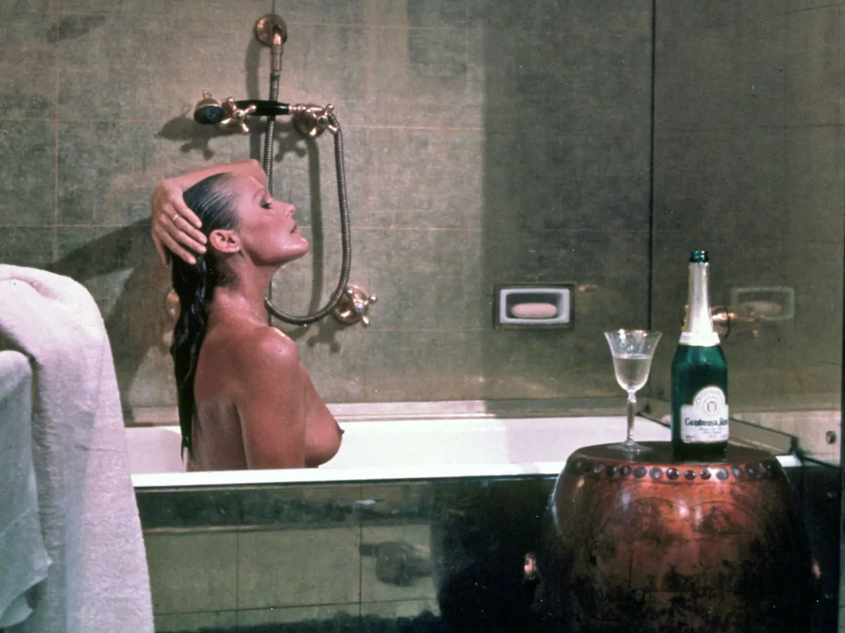 V roku 1967 odkryla svoje vnady vo filme Casino Royale.