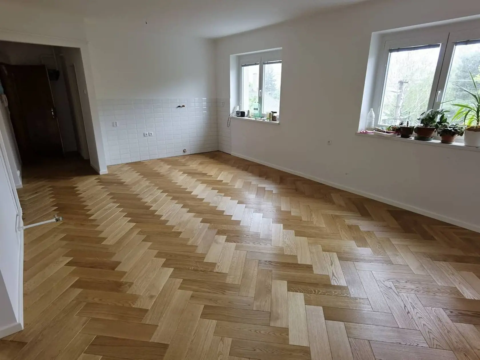 Lukáš vybúral stenu, aby mohol prepojiť kuchyňu s obývačkou.