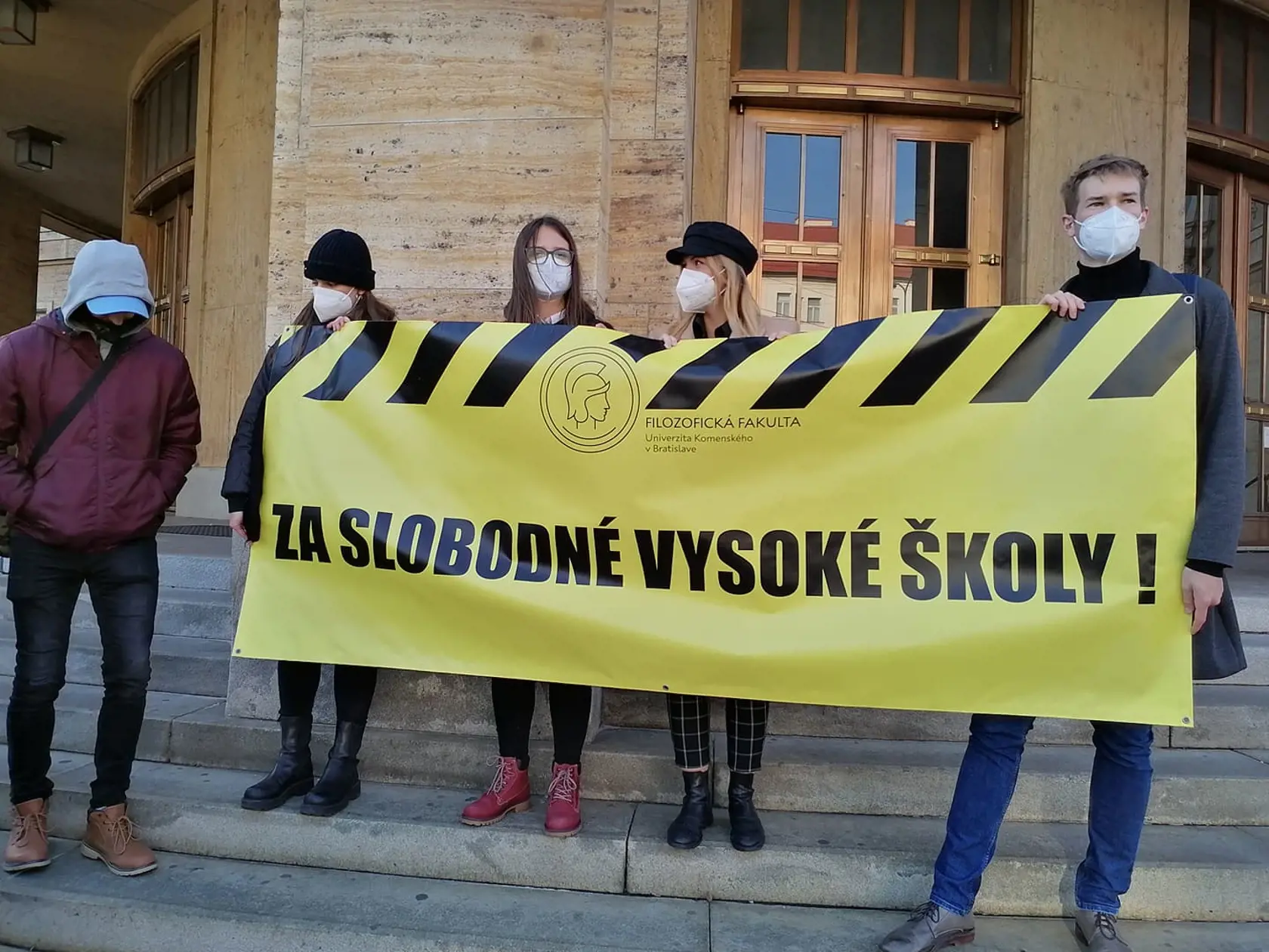 V Bratislave protestujú vysokoškoláci proti novele zákona.