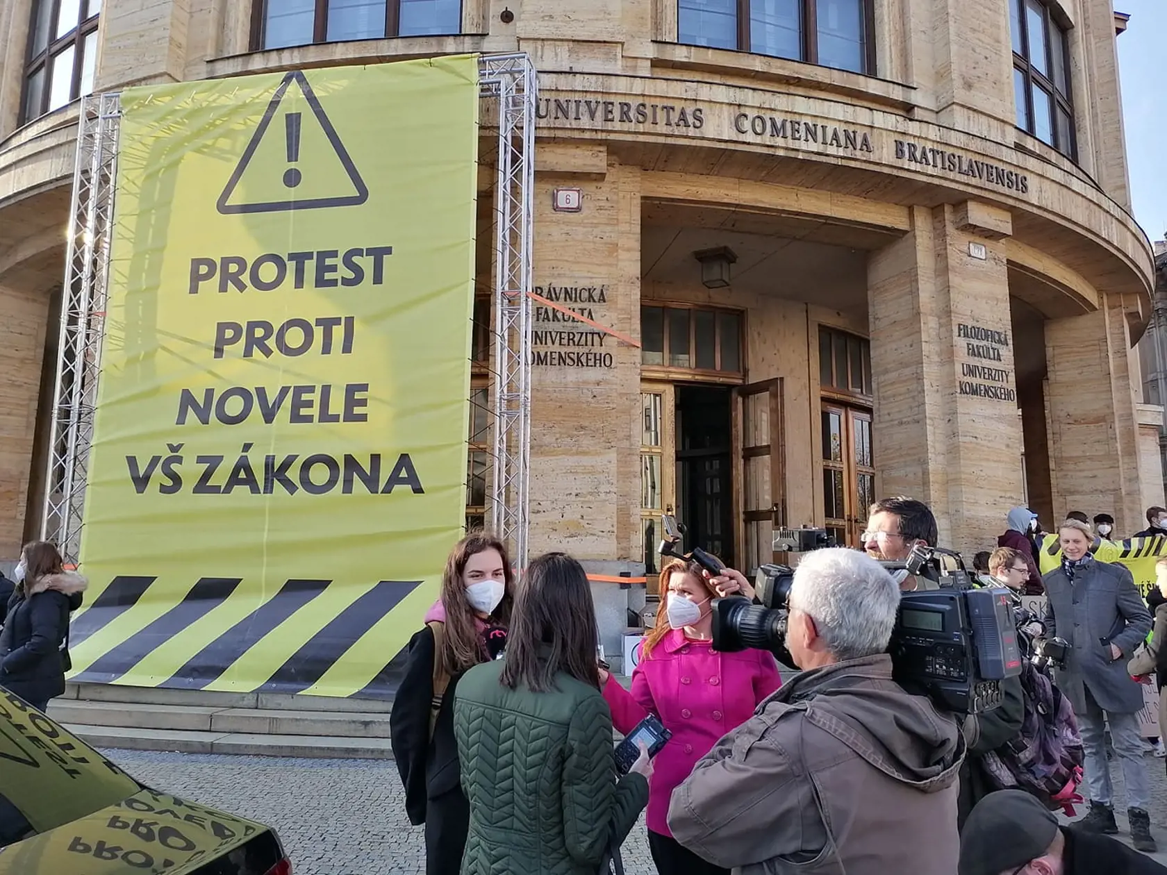 V Bratislave protestujú vysokoškoláci proti novele zákona.