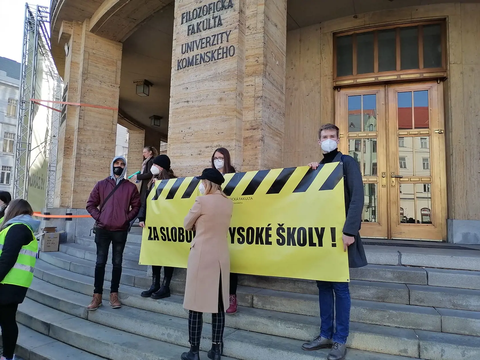 V Bratislave protestujú vysokoškoláci proti novele zákona.
