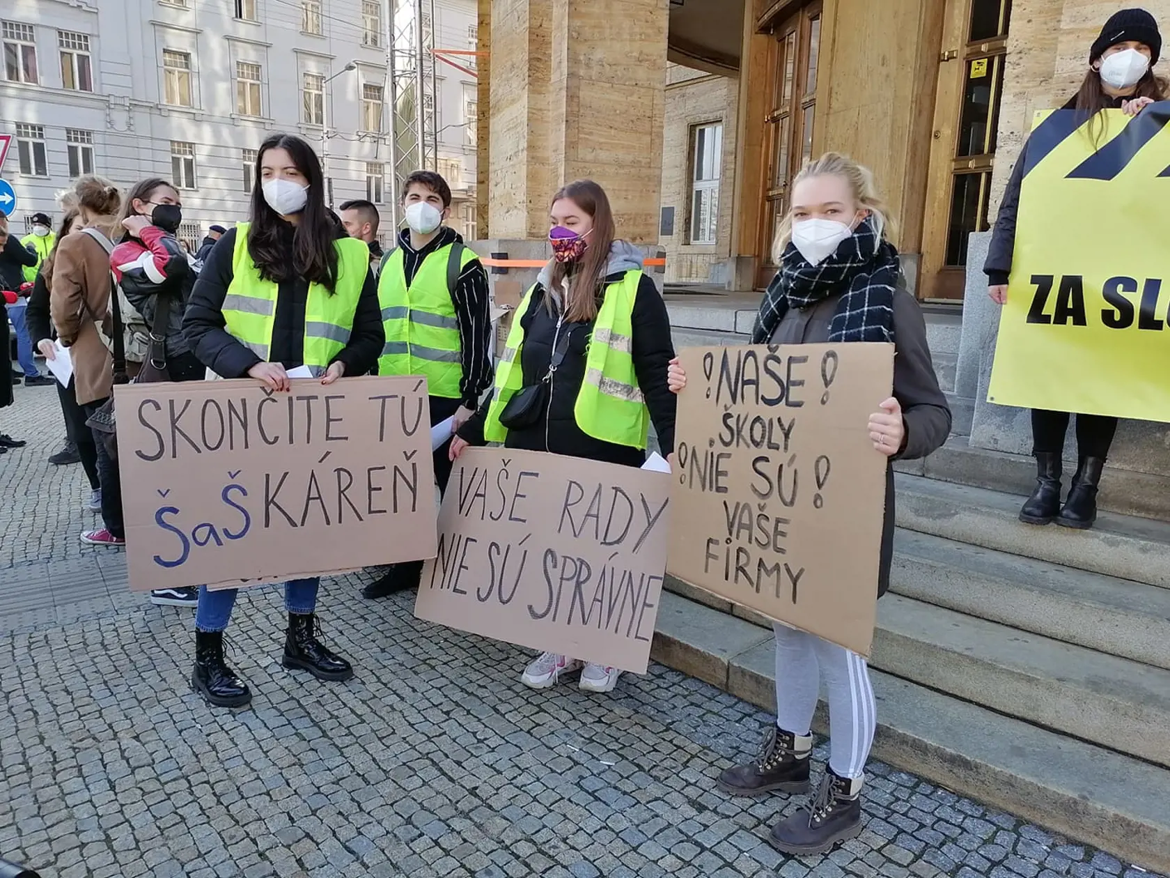 V Bratislave protestujú vysokoškoláci proti novele zákona.