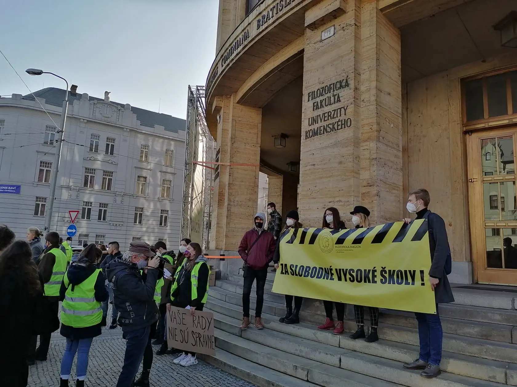 V Bratislave protestujú vysokoškoláci proti novele zákona.