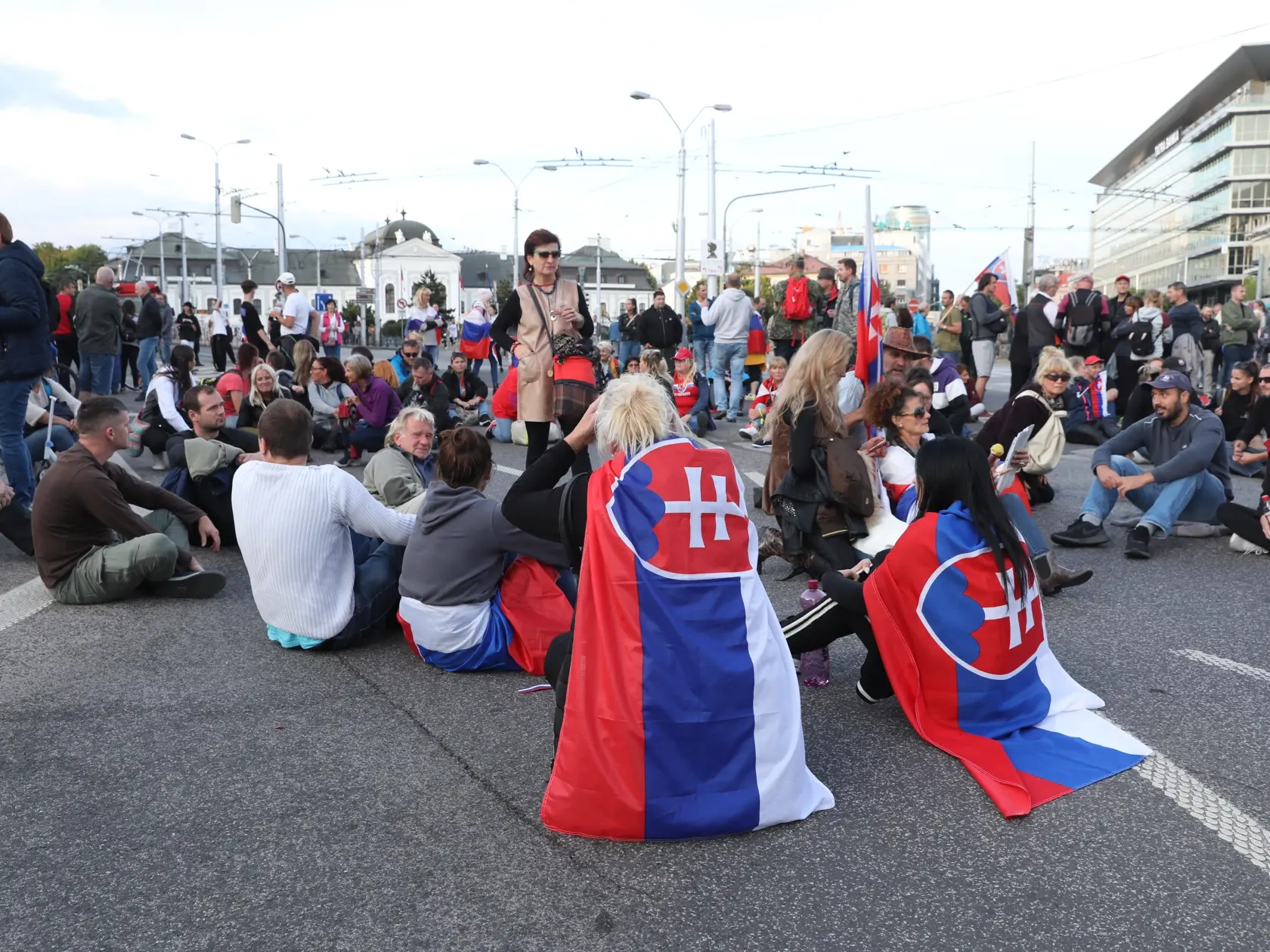 Na snímke je protest v Bratislave proti očkovaniu a vláde.
