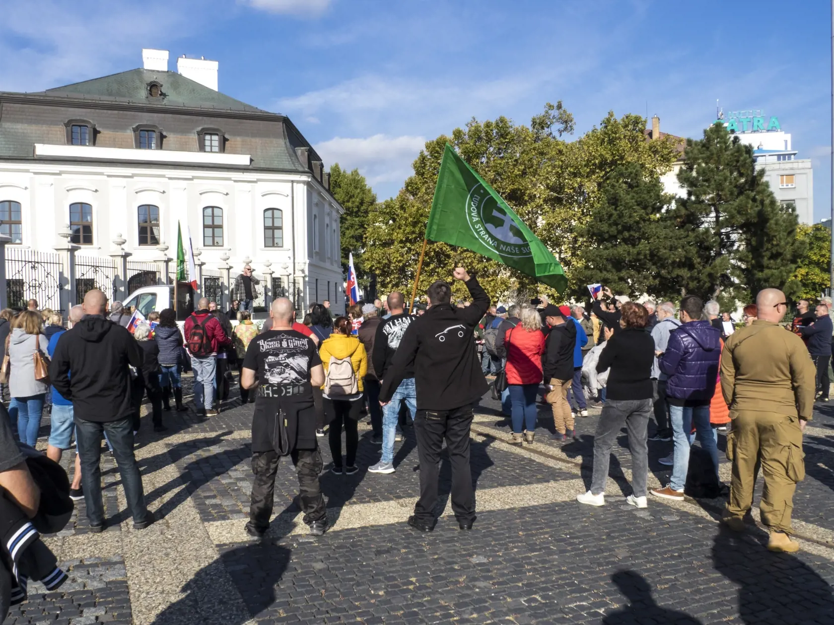 Snímka z protivládneho protestu pred Prezidentským palácom v Bratislave 17. októbra 2021. FOTO TASR - Dano Veselský