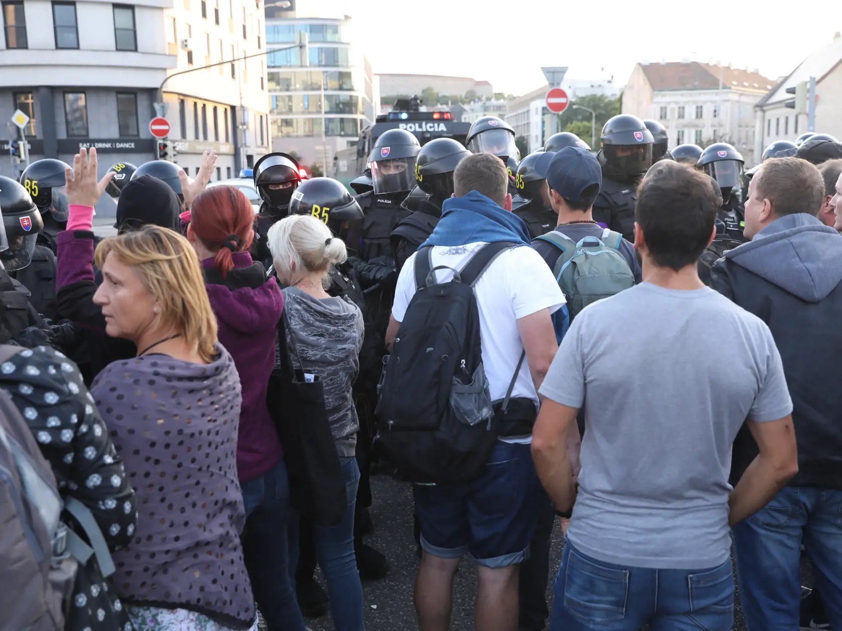 Na snímke je protest v Bratislave proti očkovaniu a vláde.