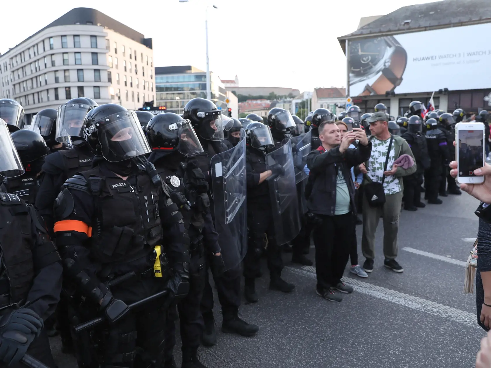 POLITIKA: DEMONŠTRÁCIA