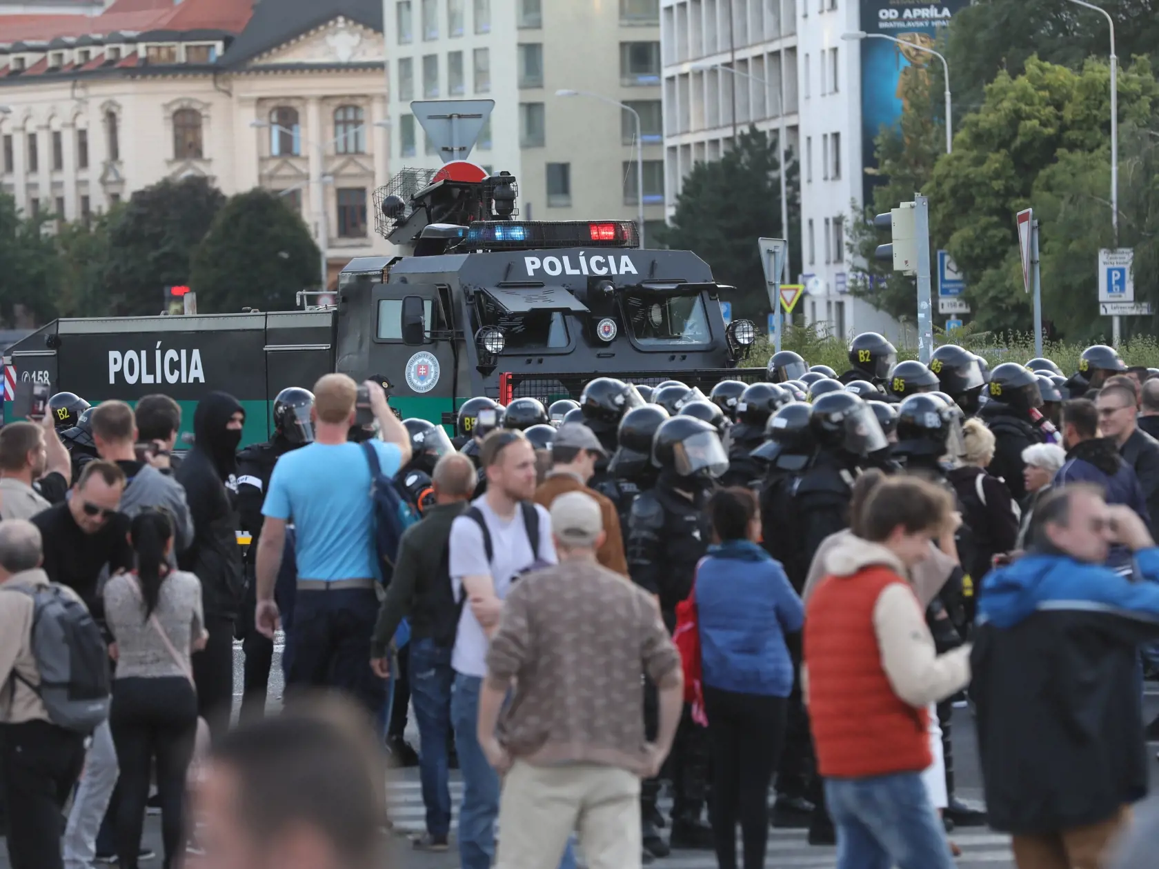 Na snímke je protest v Bratislave proti očkovaniu a vláde.