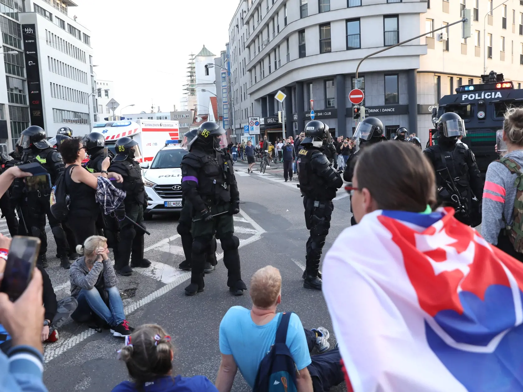 Na snímke je protest v Bratislave proti očkovaniu a vláde.