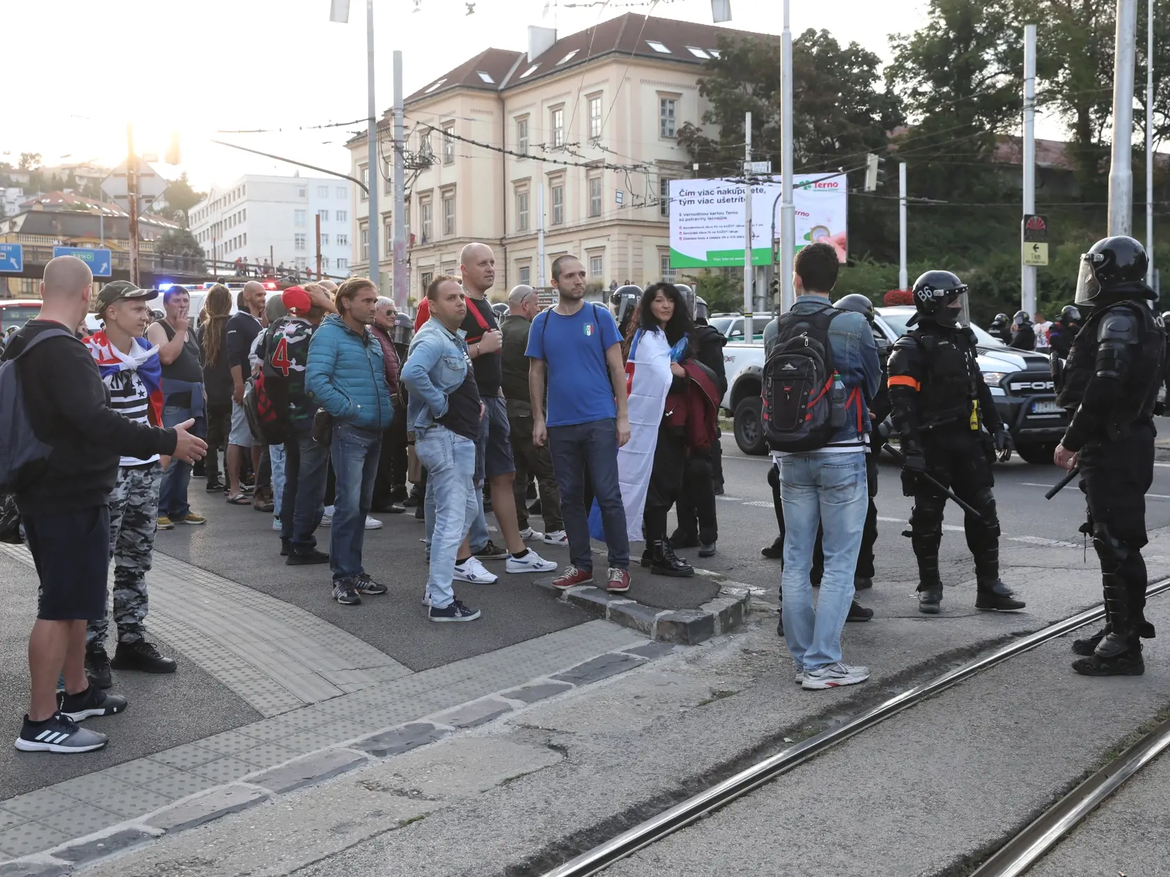 Na snímke je protest v Bratislave proti očkovaniu a vláde.