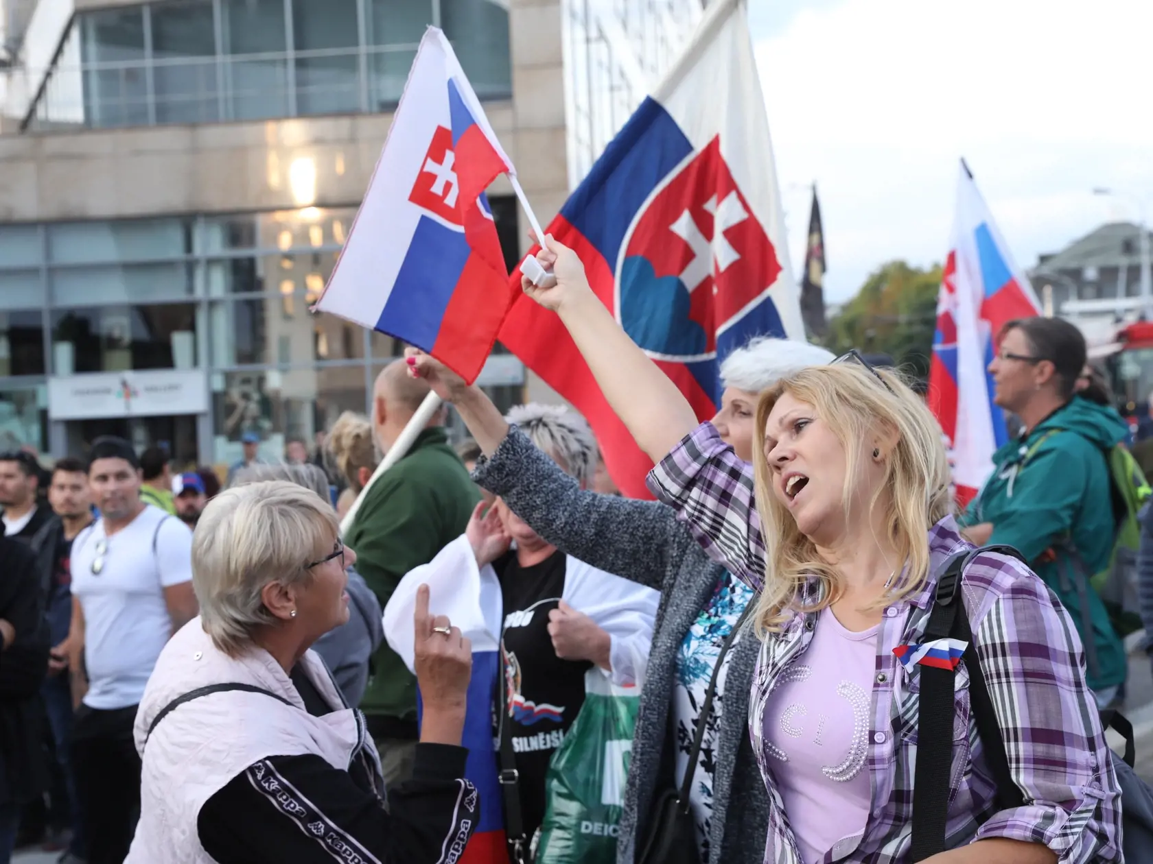 Na snímke je protest v Bratislave proti očkovaniu a vláde.