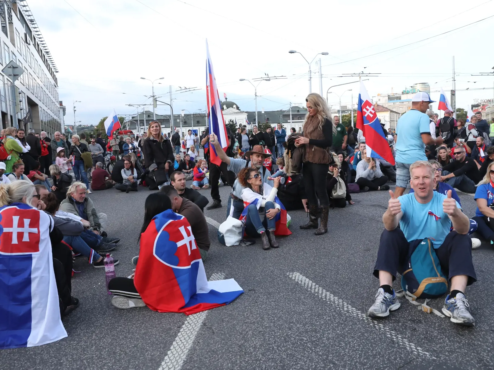 Na snímke je protest v Bratislave proti očkovaniu a vláde.