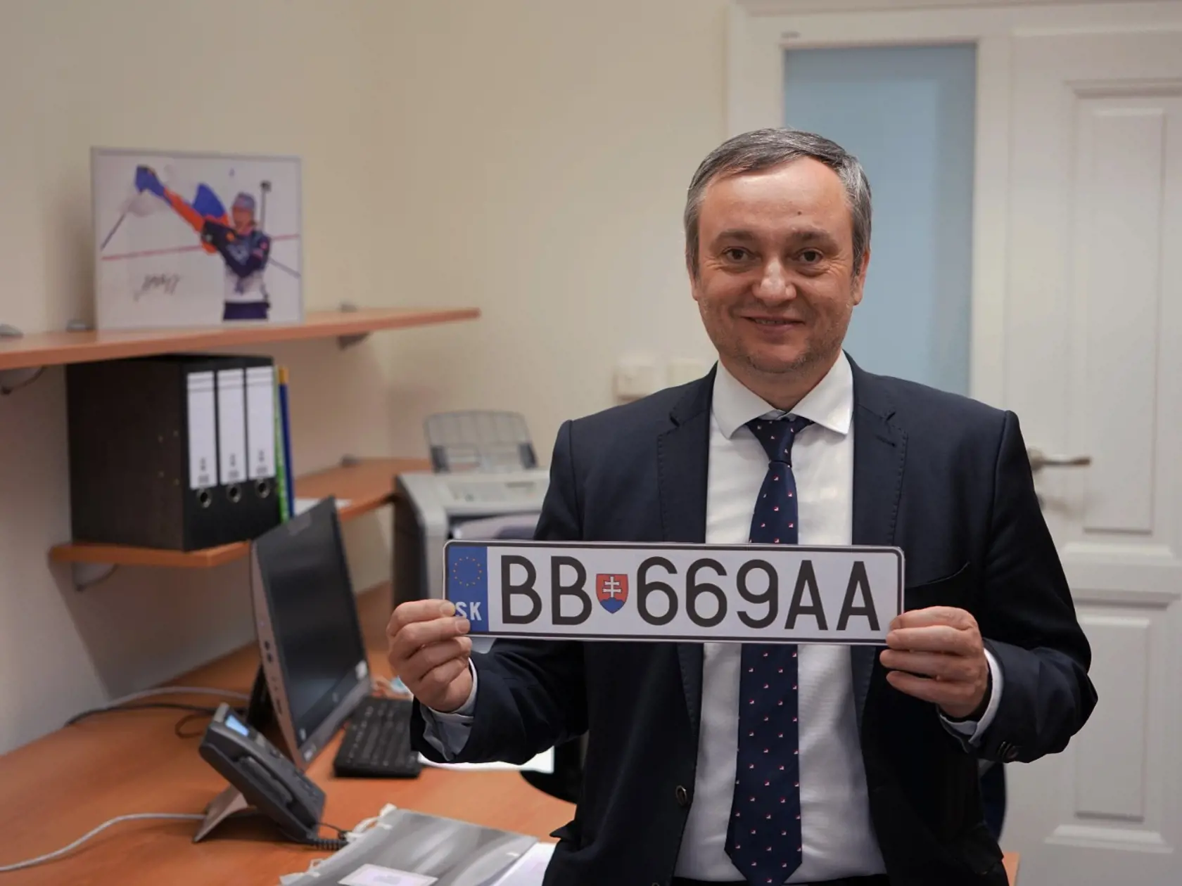 Radovan Sloboda - Som presvedčený, že tento zákon pomáha všetkým motoristom, šetrí peniaze, myslí viac na životné prostredie a uľahčuje procesy súvisiace s evidenčnými číslami vozidiel.
