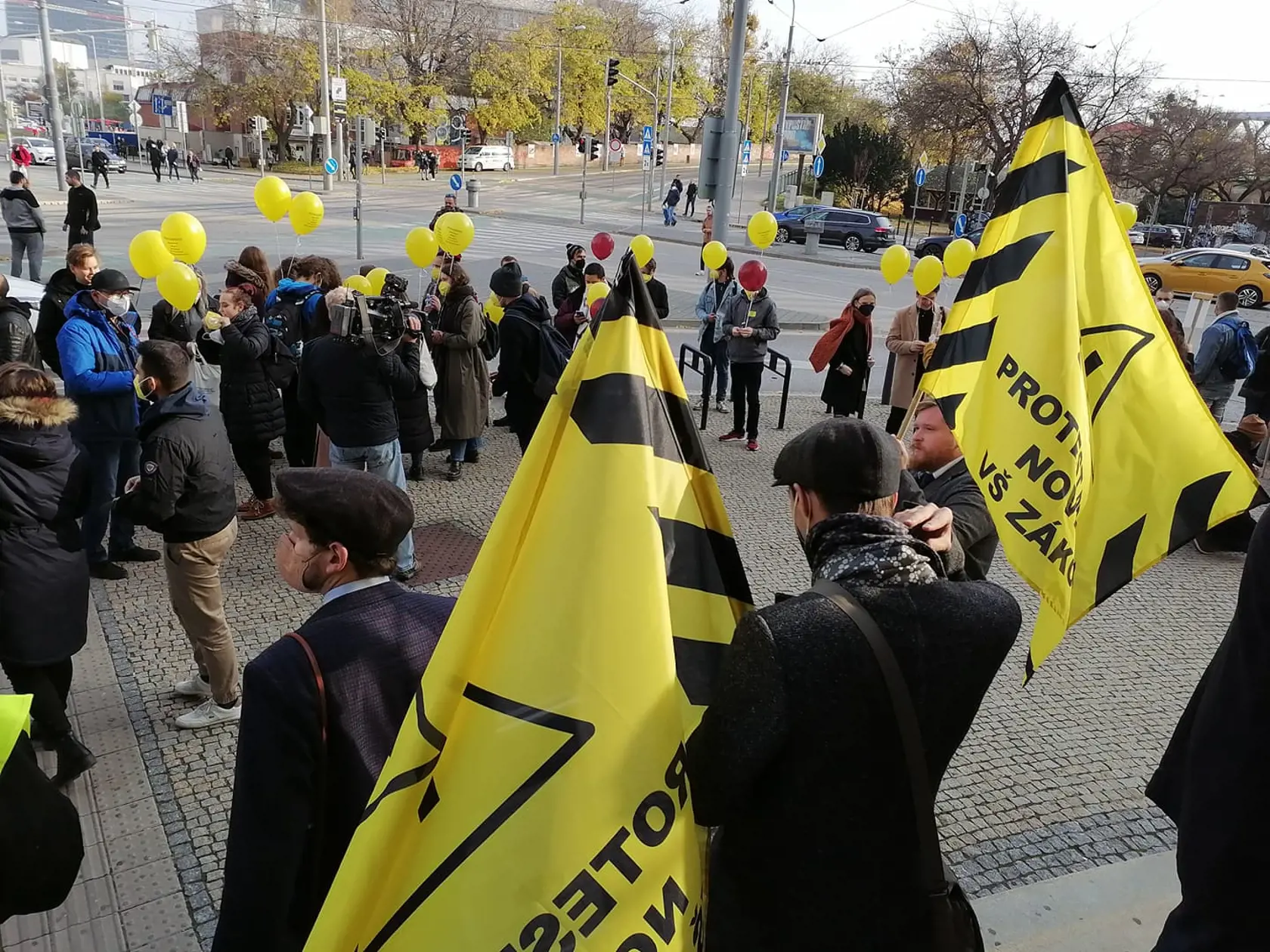 Novela vysokoškolského zákona vyvolala množstvo kritiky. Do ulíc Bratislavy vyšli protestovať študenti aj učitelia.