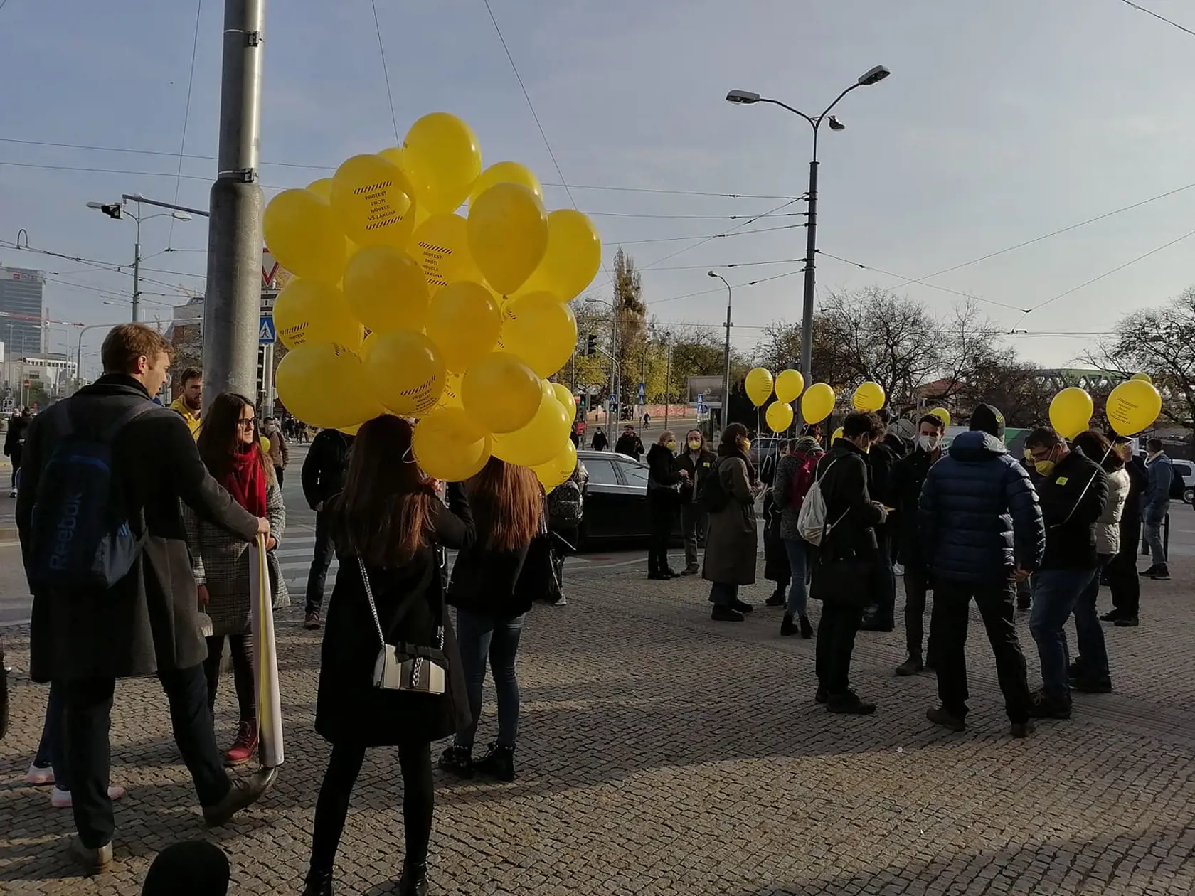 Novela vysokoškolského zákona vyvolala množstvo kritiky. Do ulíc Bratislavy vyšli protestovať študenti aj učitelia.
