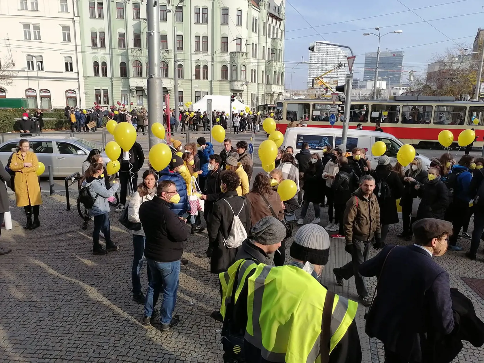 Protest v uliciach Bratislavy zo dňa 16.novembra 2021. Žiaci a učitelia protestujú proti novele vysokoškolského zákona.