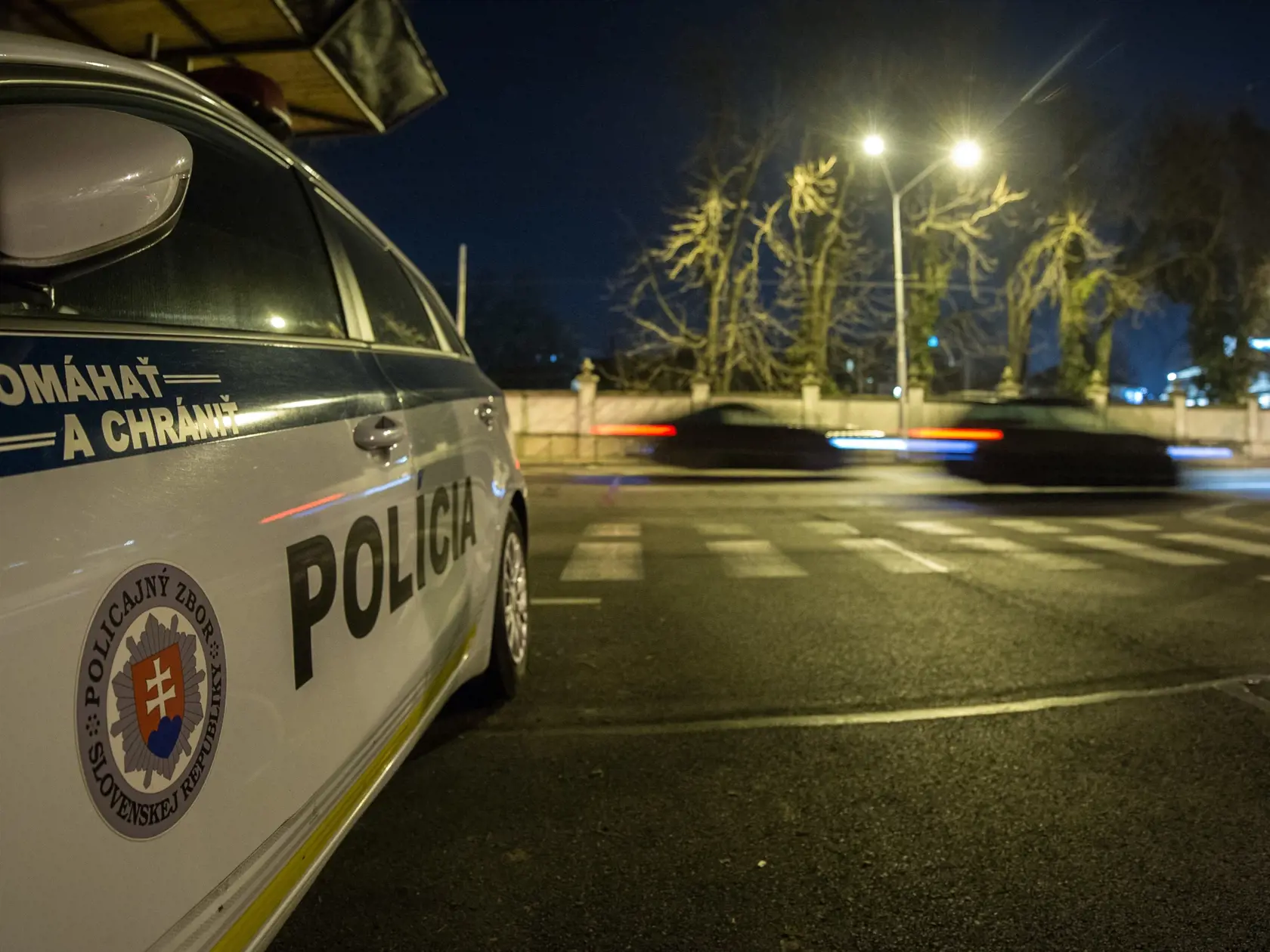 Väčšina prevádzok je v súčasnosti zatvorená, polícia dohliada na dodržiavanie zákazu vychádzania.