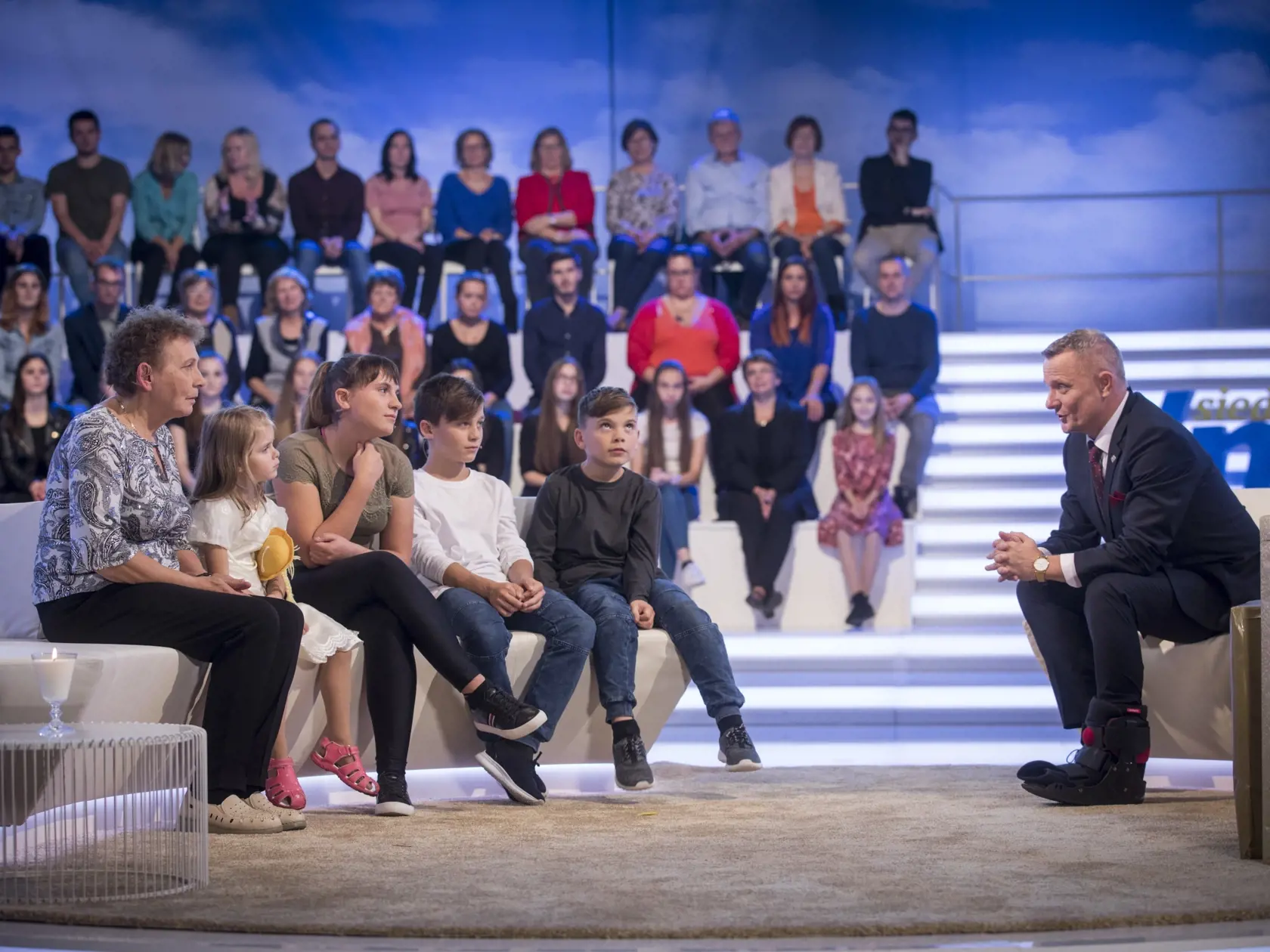 Rodine Rýpalovcou sa rozhodol pomôcť Vilo Rozboril s reláciu V siedmom nebi.