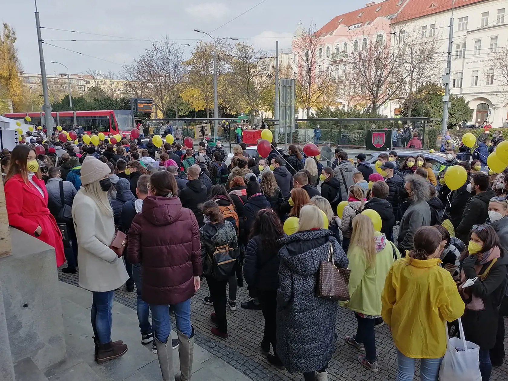 Protestu proti vysokoškolskému zákonu sa zúčastnilo stovky študentov a učiteľov. Protestujúci sa presunuli na Námestie slobody.