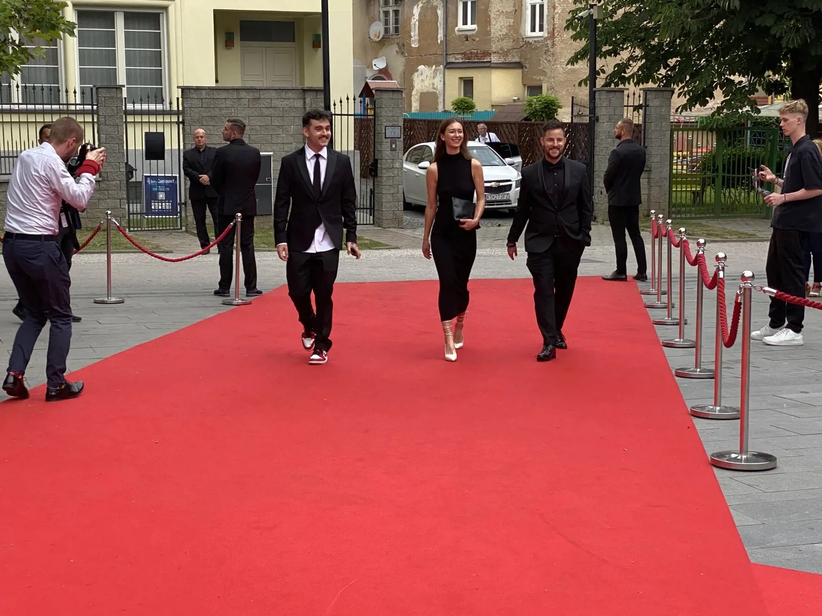 Príchod hostí na záverečný ceremoniál 30. ročníka medzinárodného festivalu Art Film Košice, na ktorom odovzdali ceny držiteľom honorárnych ocenení - Sergejovi Loznicovi, Antónii Liškovej a Marošovi Kramárovi a vyhlásili víťazov jednotlivých súťaží.