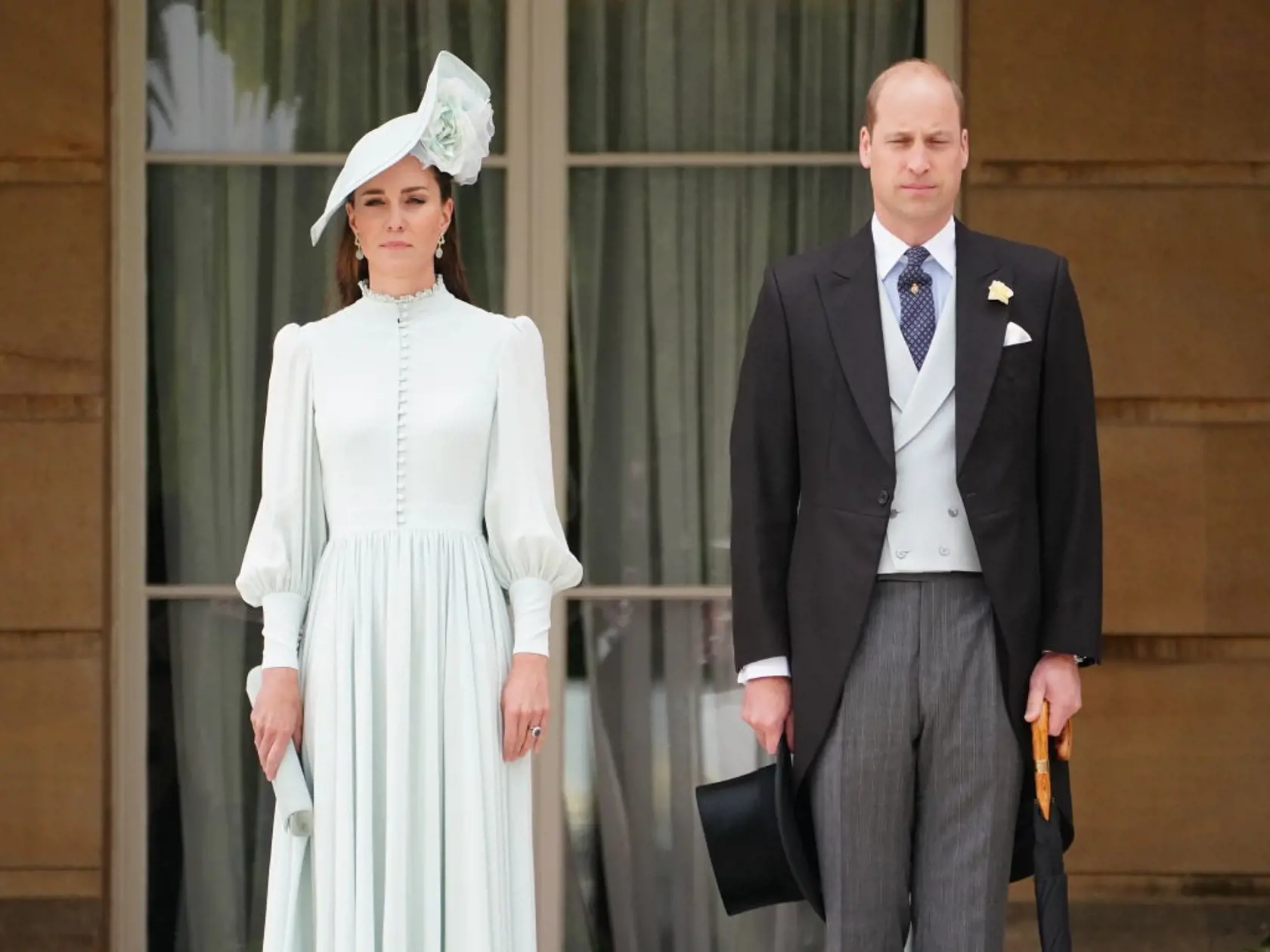Kate a William boli hostiteľmi záhradnej slávnosti. Kate žiarila v úžasných šatách v mätovej farbe.