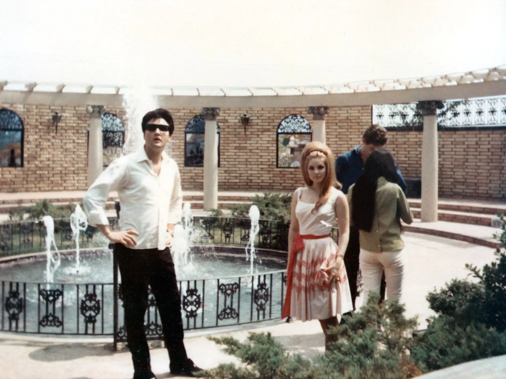 ELVIS PRESLEY, Priscilla Presley, guests unknown, c. early 1970s, Image: 98223575, License: Rights-managed, Restrictions: For usage credit please use; Courtesy Everett Collection, Model Release: no, Credit line: Profimedia, Everett