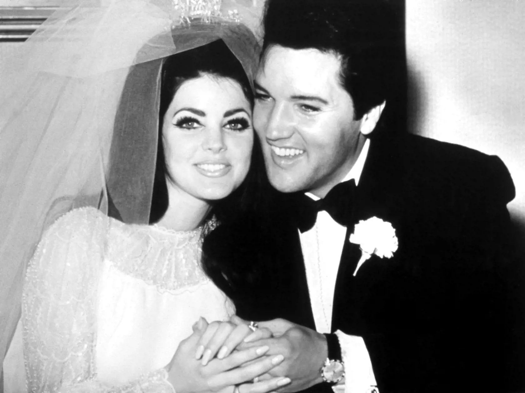 Newlyweds PRISCILLA PRESLEY and ELVIS PRESLEY shortly after the marriage ceremony, 1967, Image: 98223516, License: Rights-managed, Restrictions: For usage credit please use; Courtesy Everett Collection, Model Release: no, Credit line: Profimedia, Everett