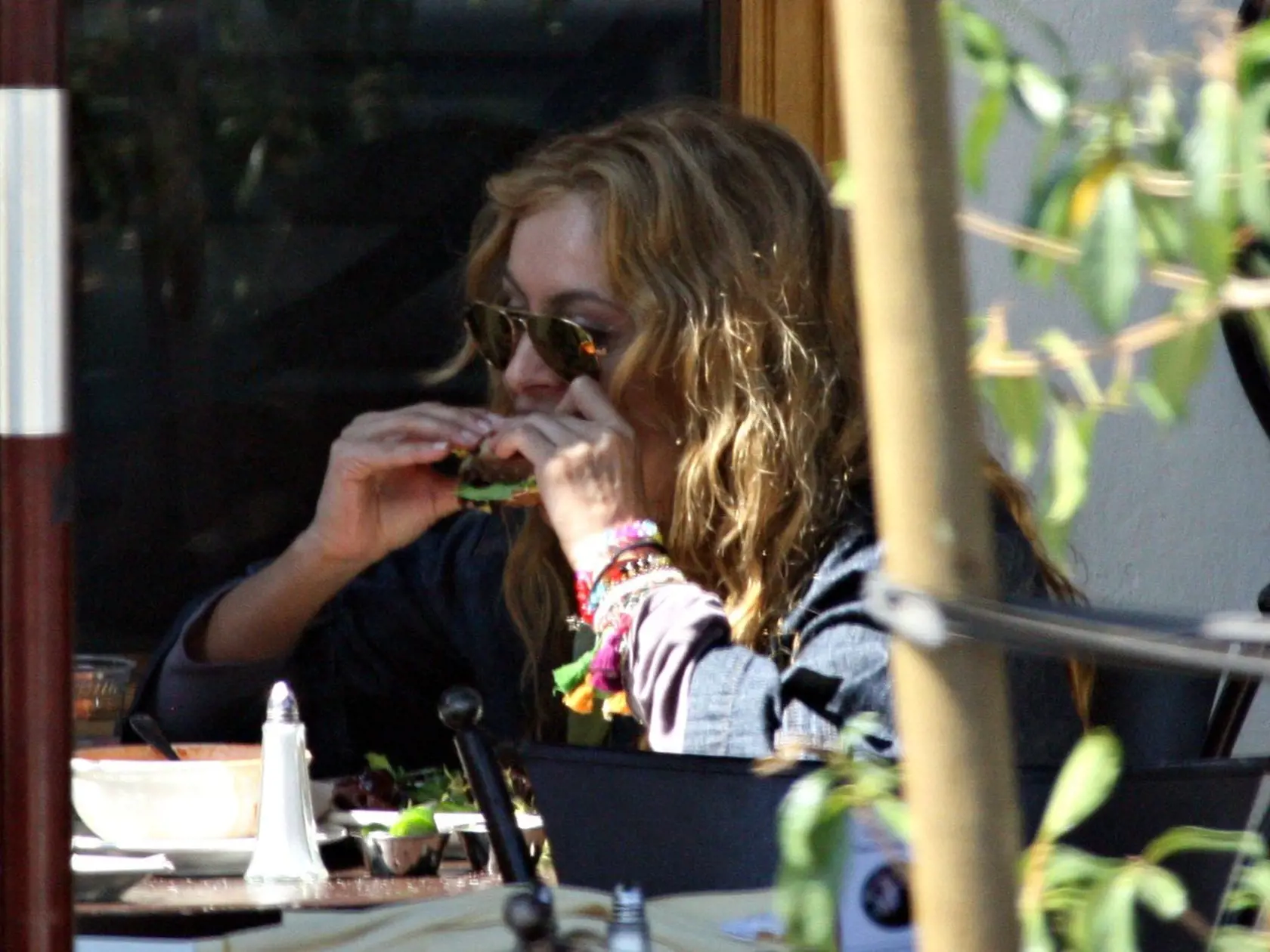 #3162324 Paulina Rubio has a burger for lunch with a gal pal at Urth Cafe in Los Angeles, California on June 16, 2009, Image: 35389933, License: Rights-managed, Restrictions: , Model Release: no, Credit line: Profimedia, Famepictures