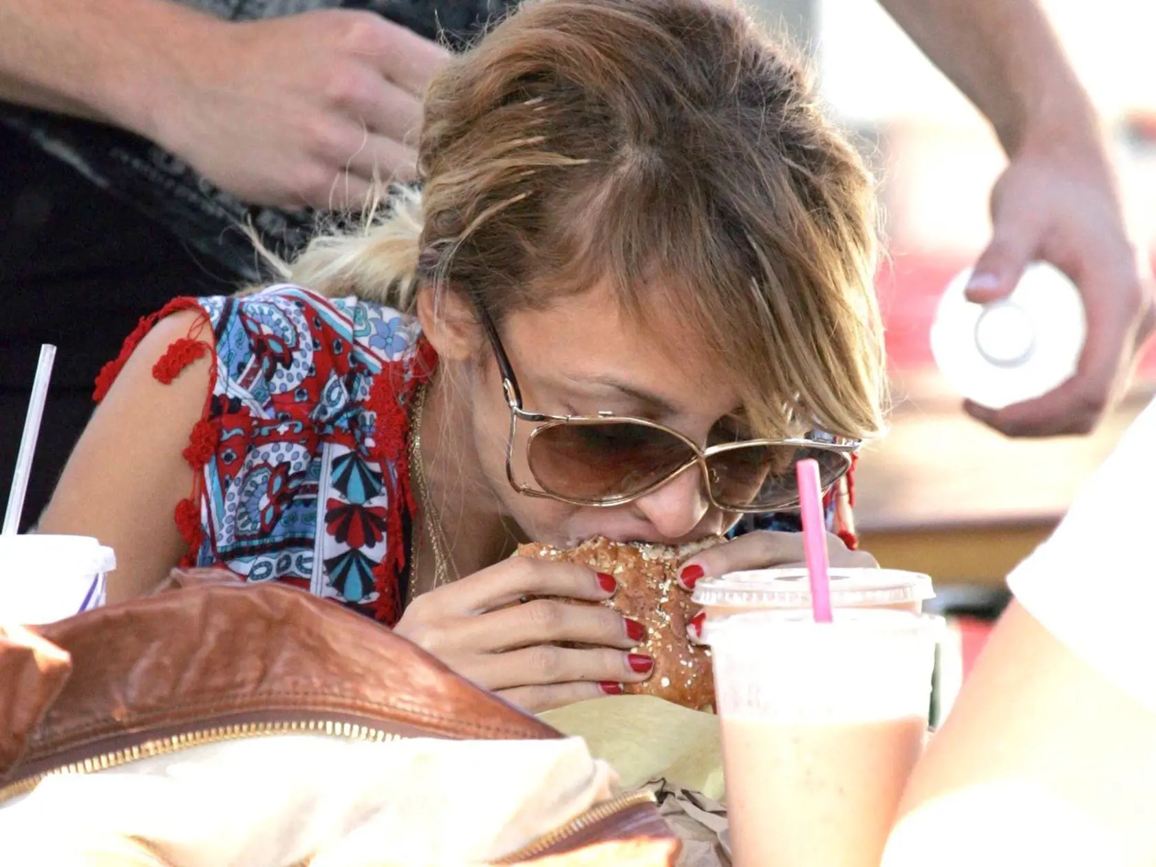 Skinny Nicole Richie eating a burger in Malibu amid rumpors of anorexia. Nicole and Brody Jenner stopped at a burger stand and order burgers and smoothies. September 16, 2006  EXCLUSIVE, Image: 19086219, License: Rights-managed, Restrictions: , Model Release: no, Credit line: Profimedia, X17