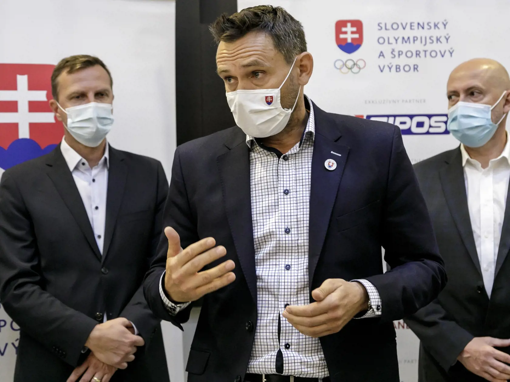 Rovnako z OĽANO prestupuje do poslaneckého klubu Sme rodina aj Ján Krošlák.